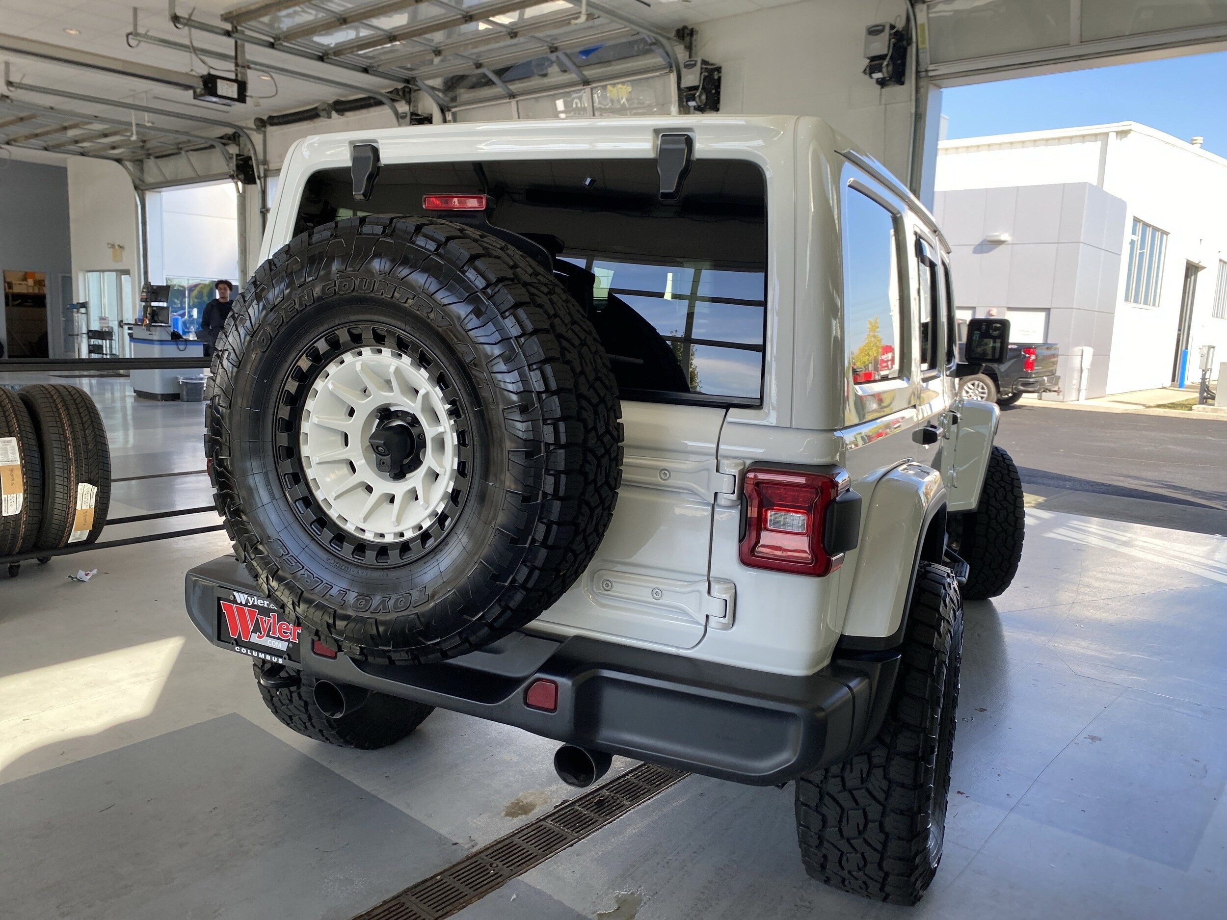2024 Jeep Wrangler Sahara photo 4