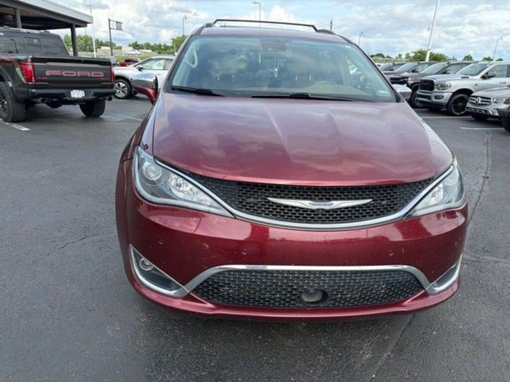Used 2019 Chrysler Pacifica Limited FWD Van Passenger Van
