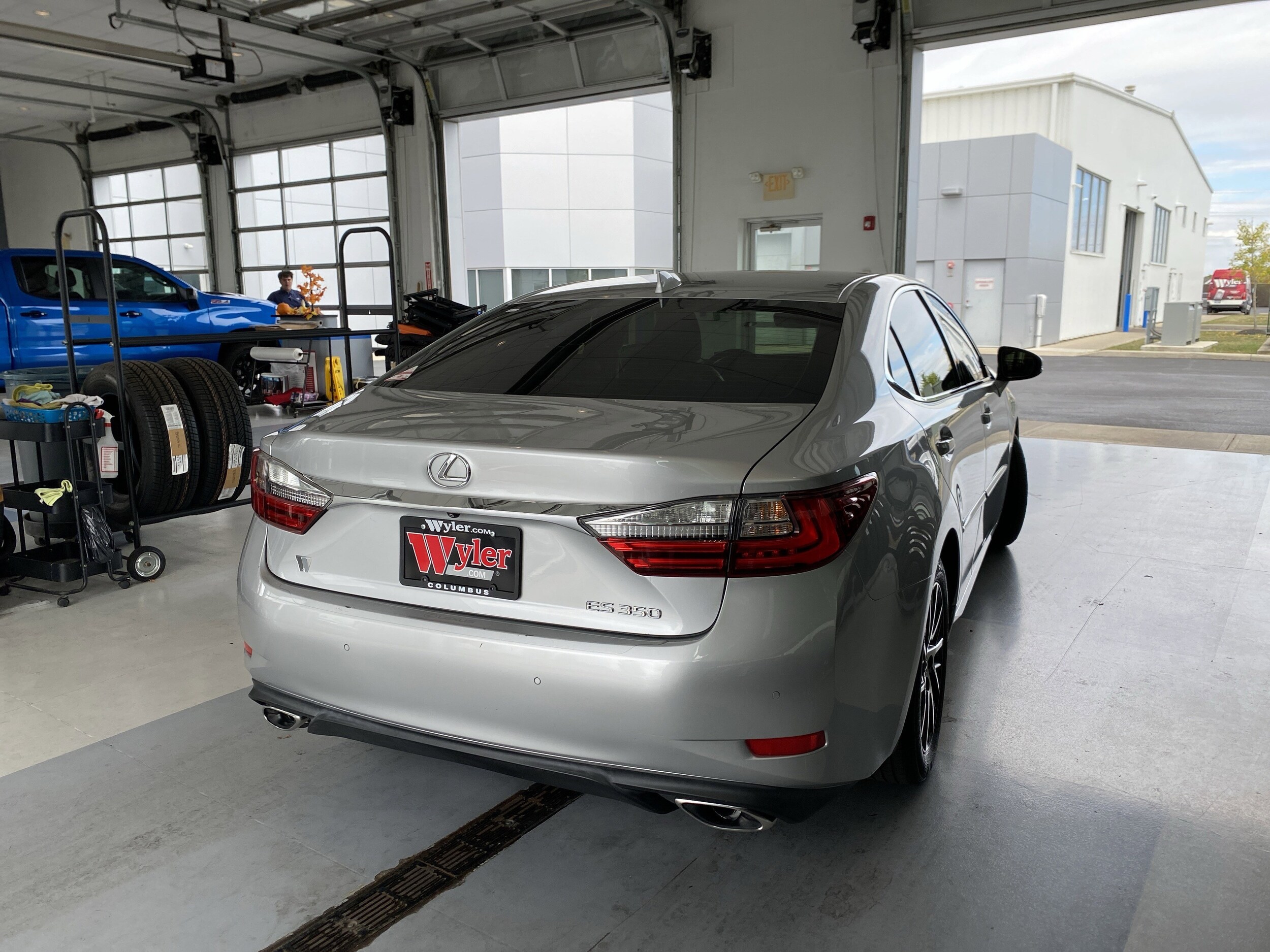 2016 Lexus ES 350 photo 3