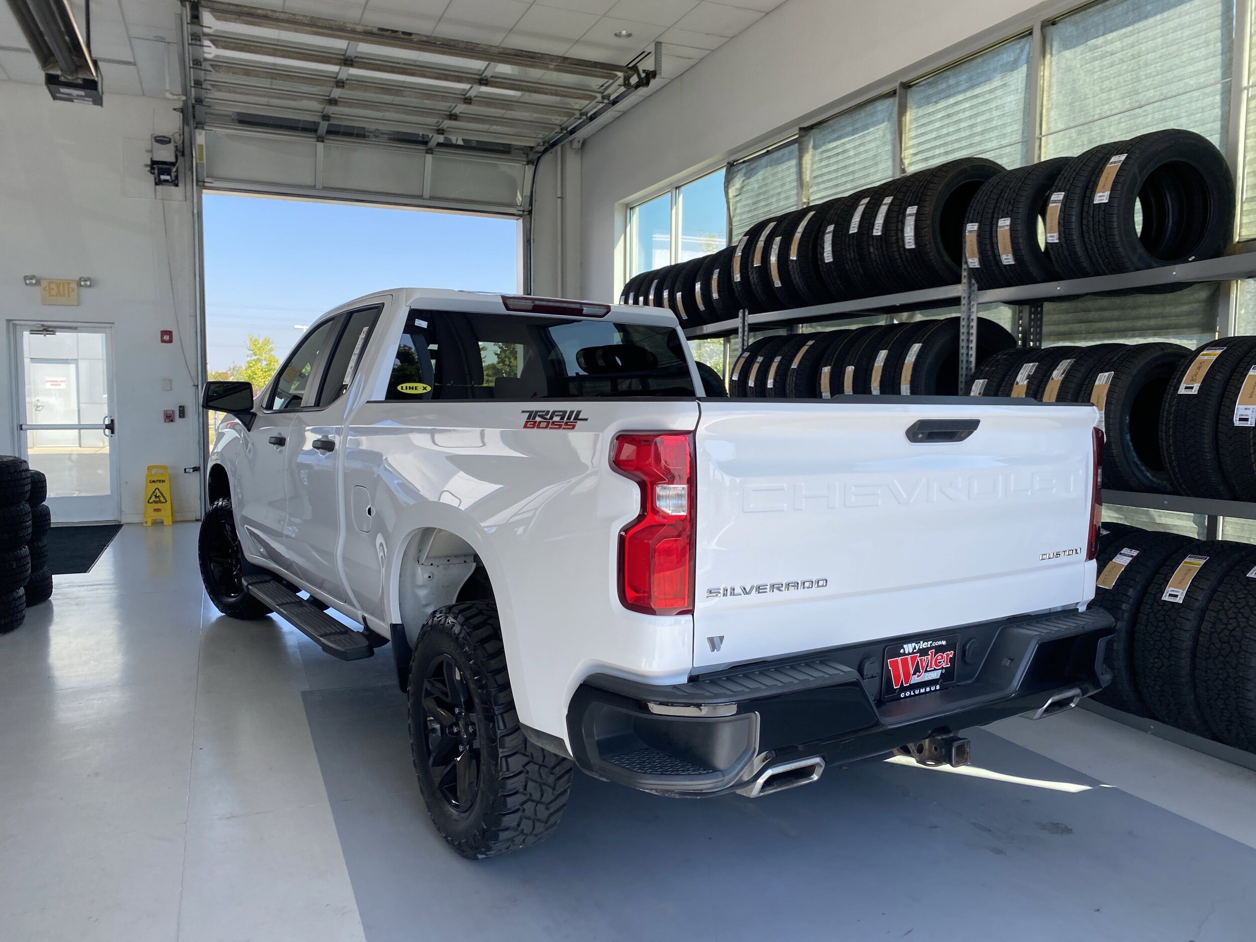 2019 Chevrolet Silverado 1500 Custom Trail Boss photo 2