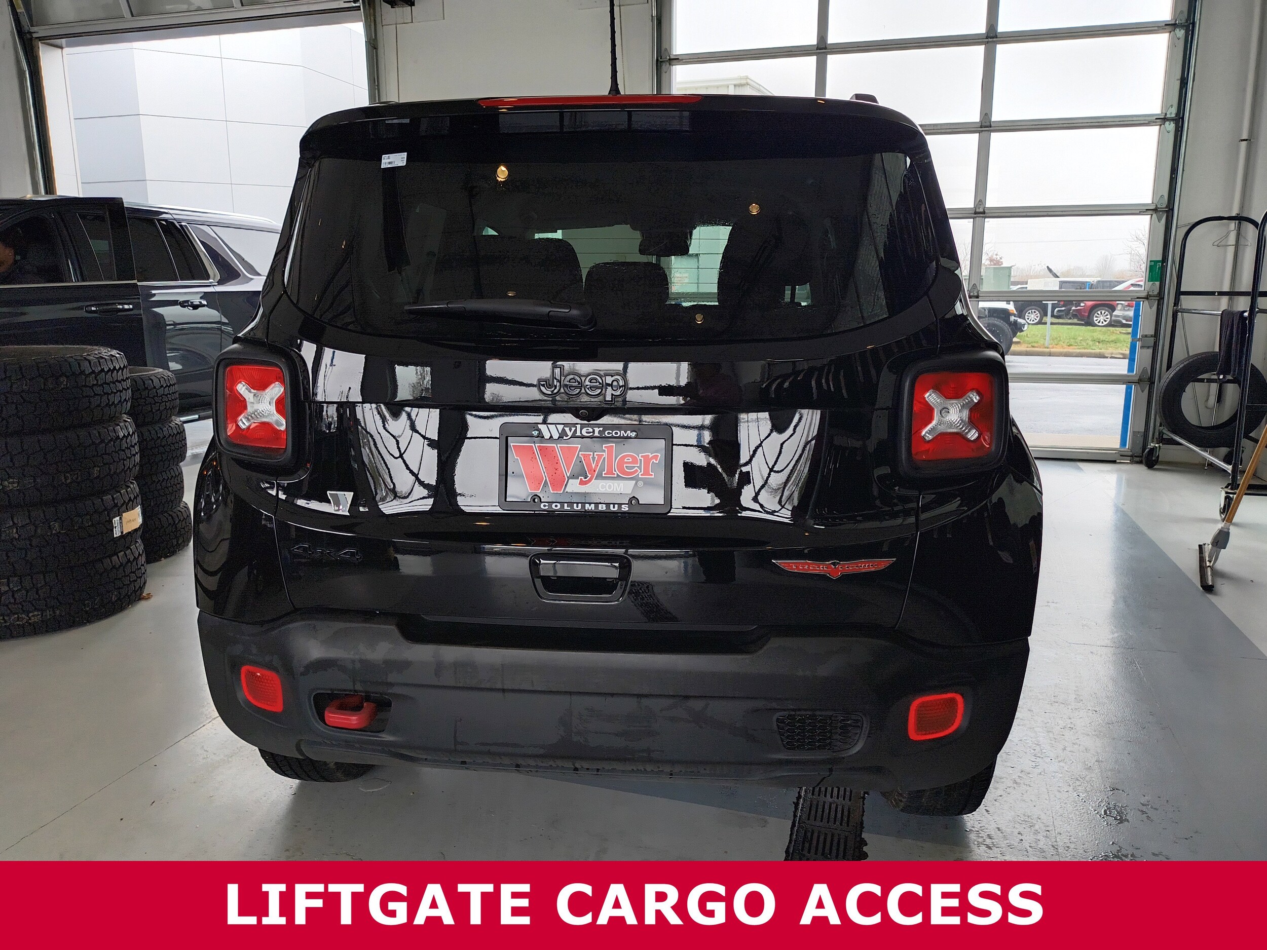 2023 Jeep Renegade Trailhawk photo 2