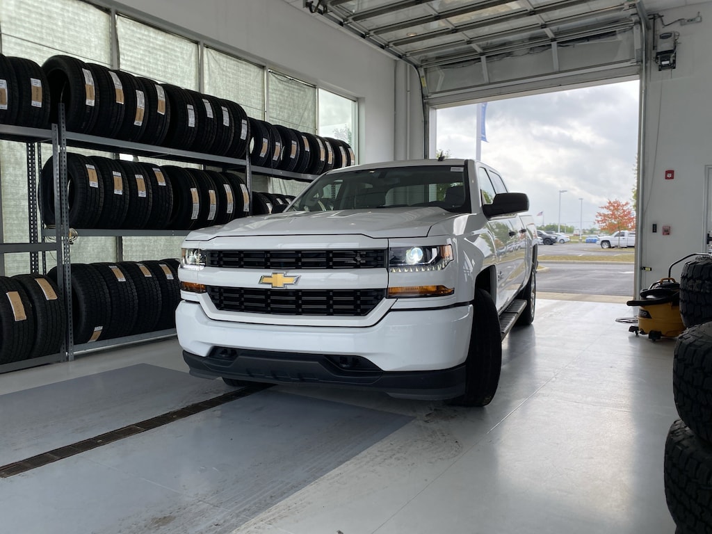 Used 2018 Chevrolet Silverado 1500 2WD Crew Cab 143.5 Custom Truck Crew Cab