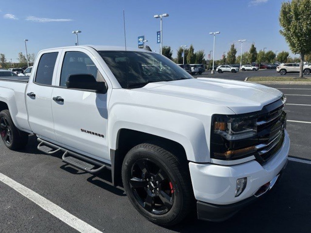 Used 2018 Chevrolet Silverado 1500 4WD Double Cab 143.5 LT w/2LT Truck Double Cab