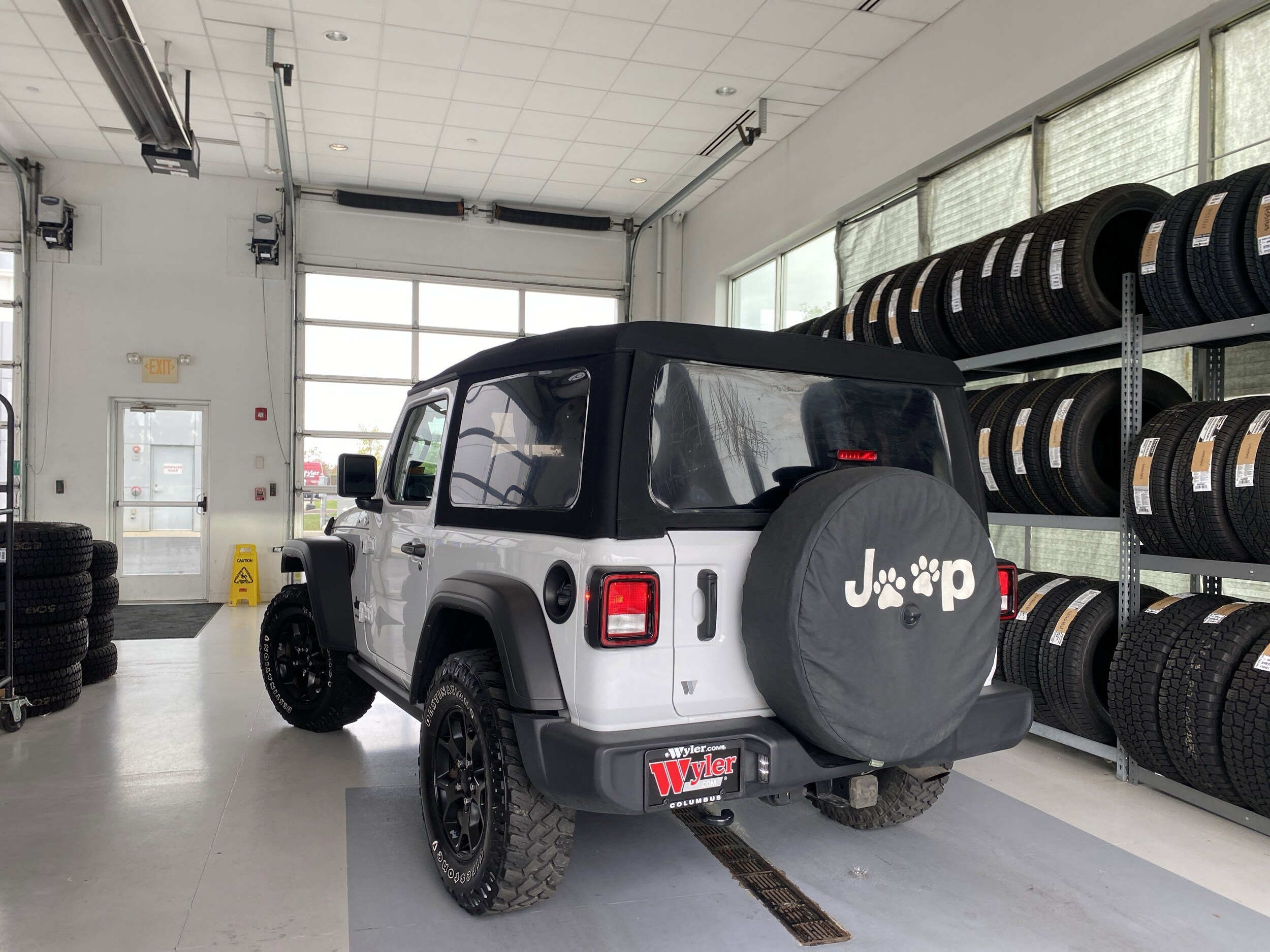 2022 Jeep Wrangler Willys photo 3