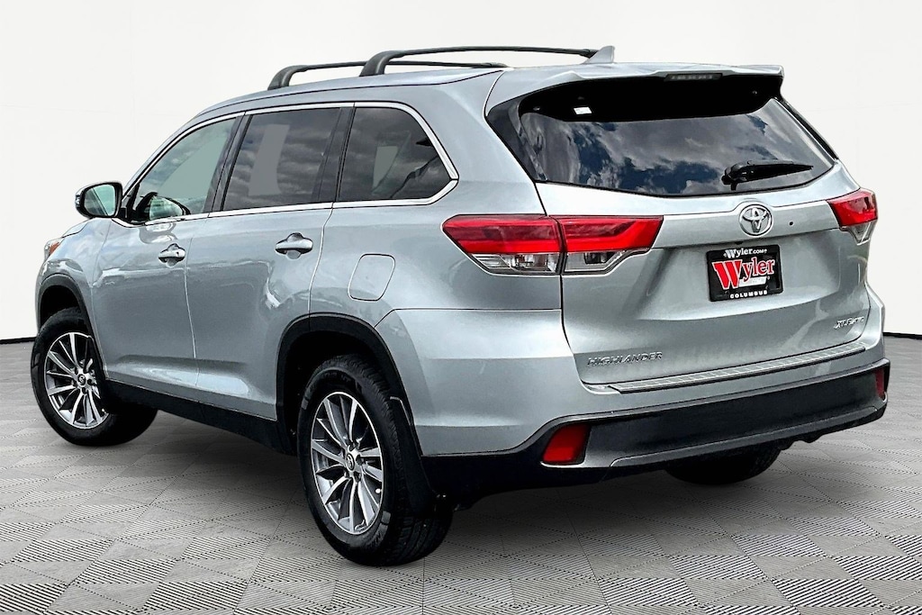 Used 2019 Toyota Highlander XLE V6 AWD SUV