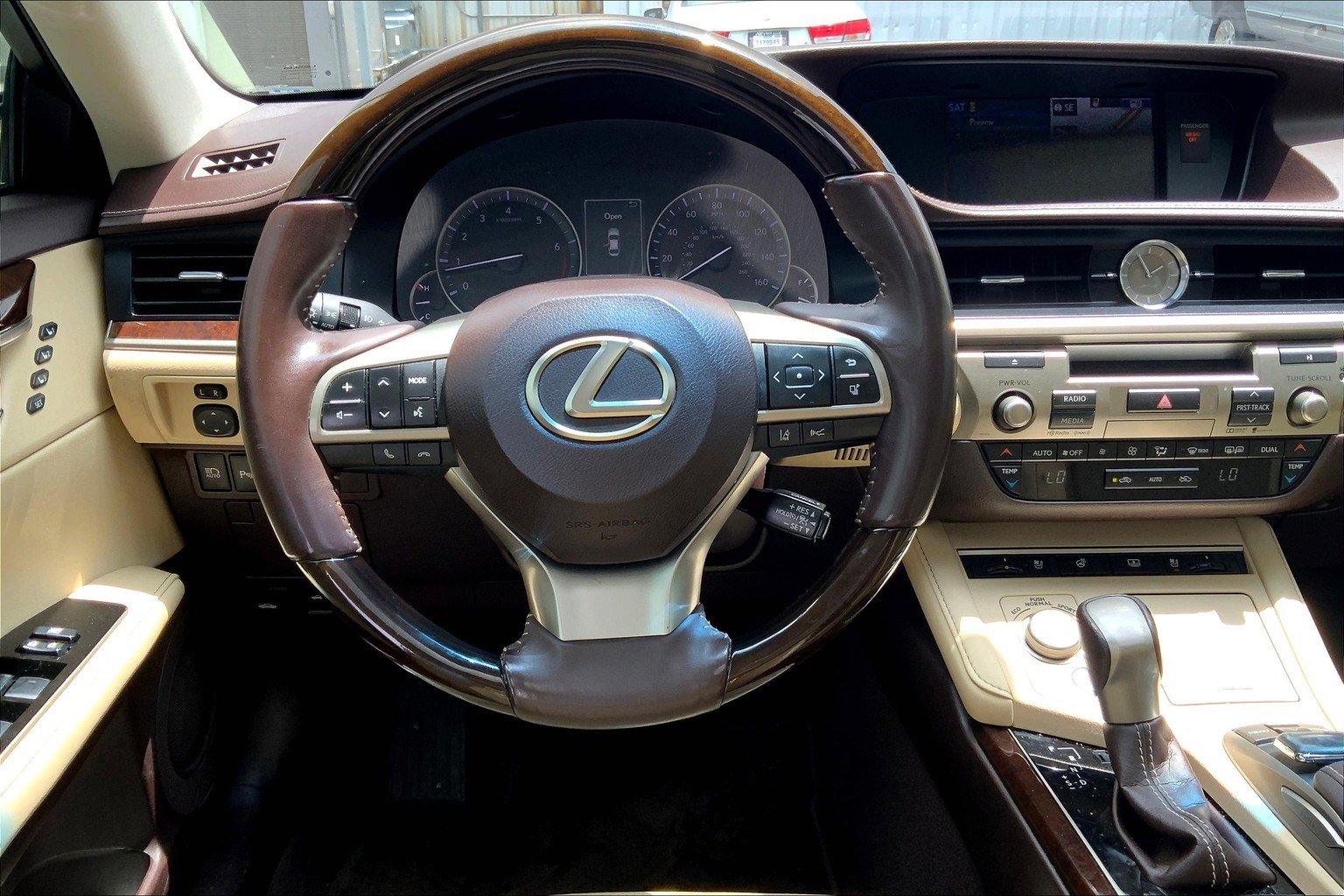 2016 Lexus ES 350 photo 2