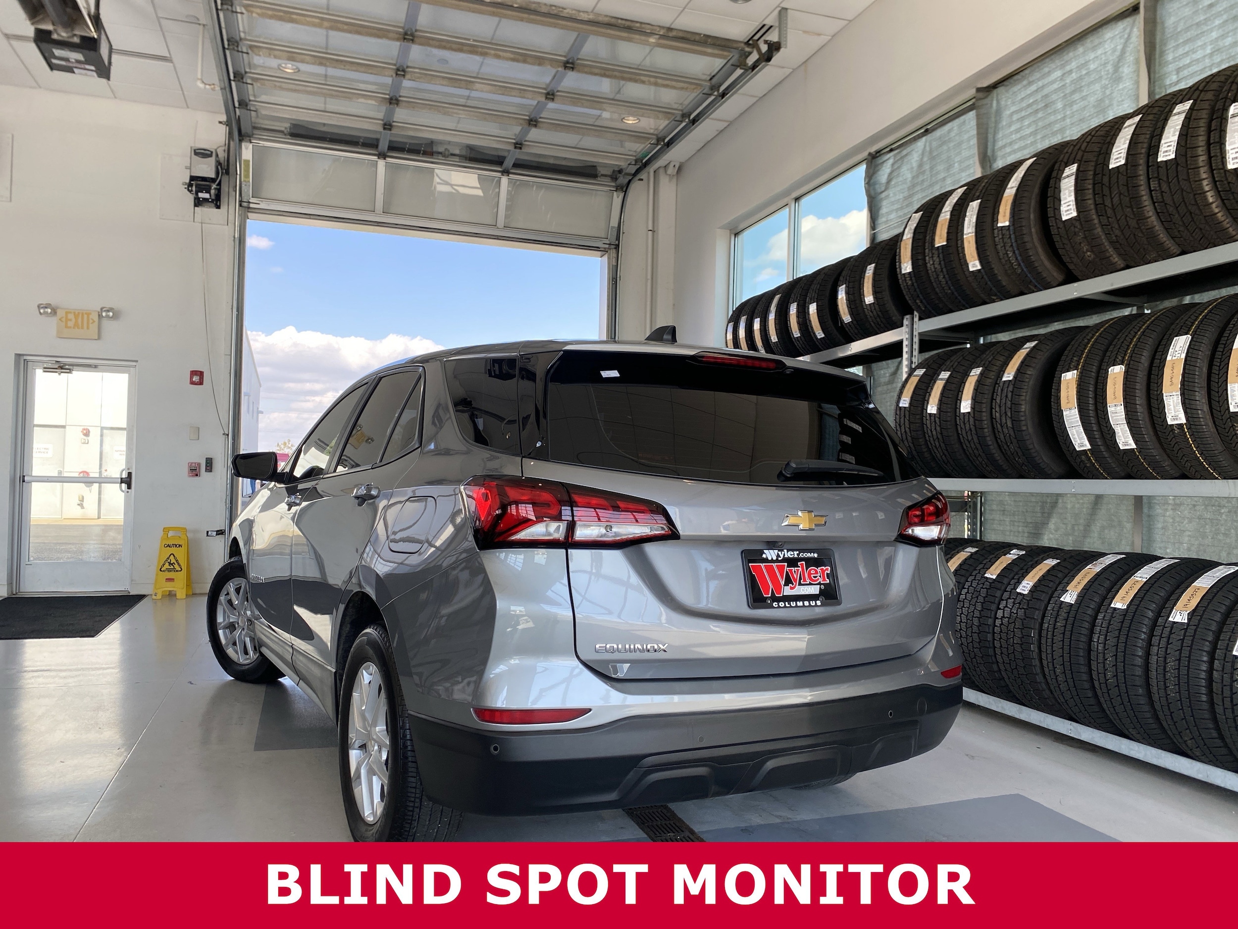 2023 Chevrolet Equinox LS photo 3