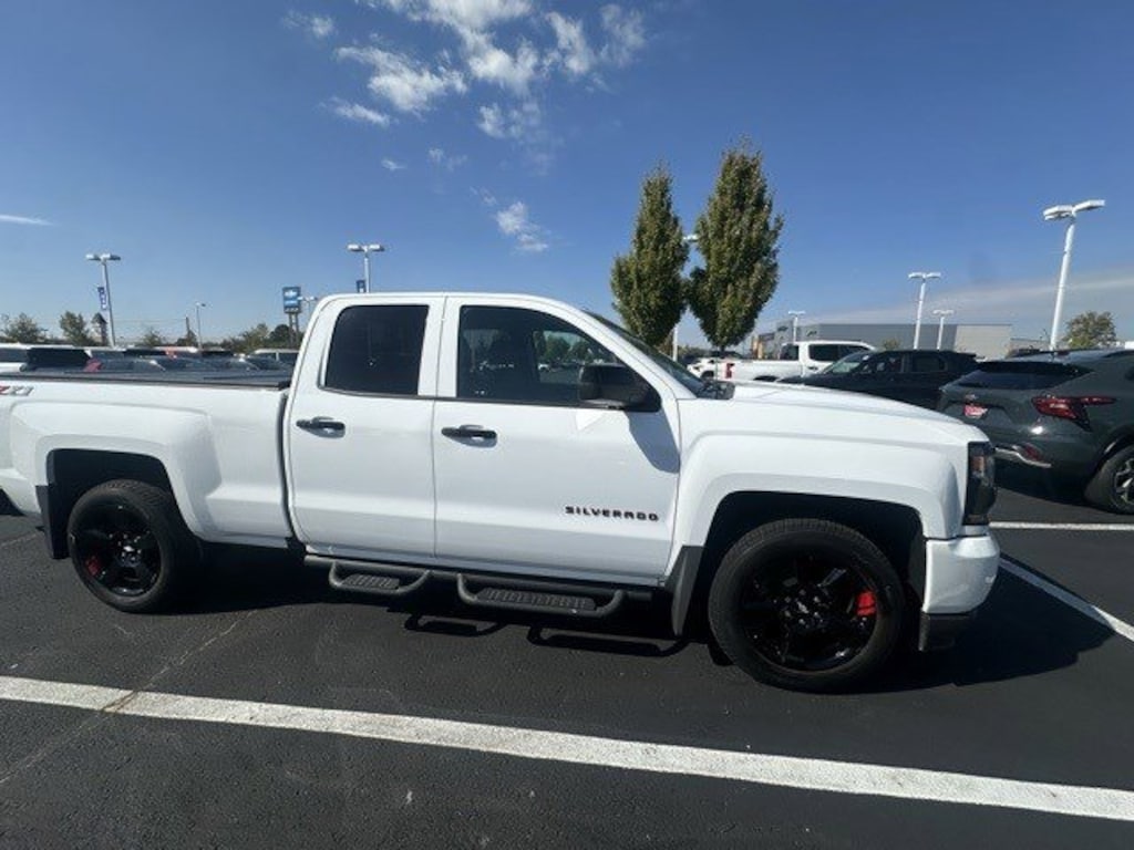 Used 2018 Chevrolet Silverado 1500 4WD Double Cab 143.5 LT w/2LT Truck Double Cab