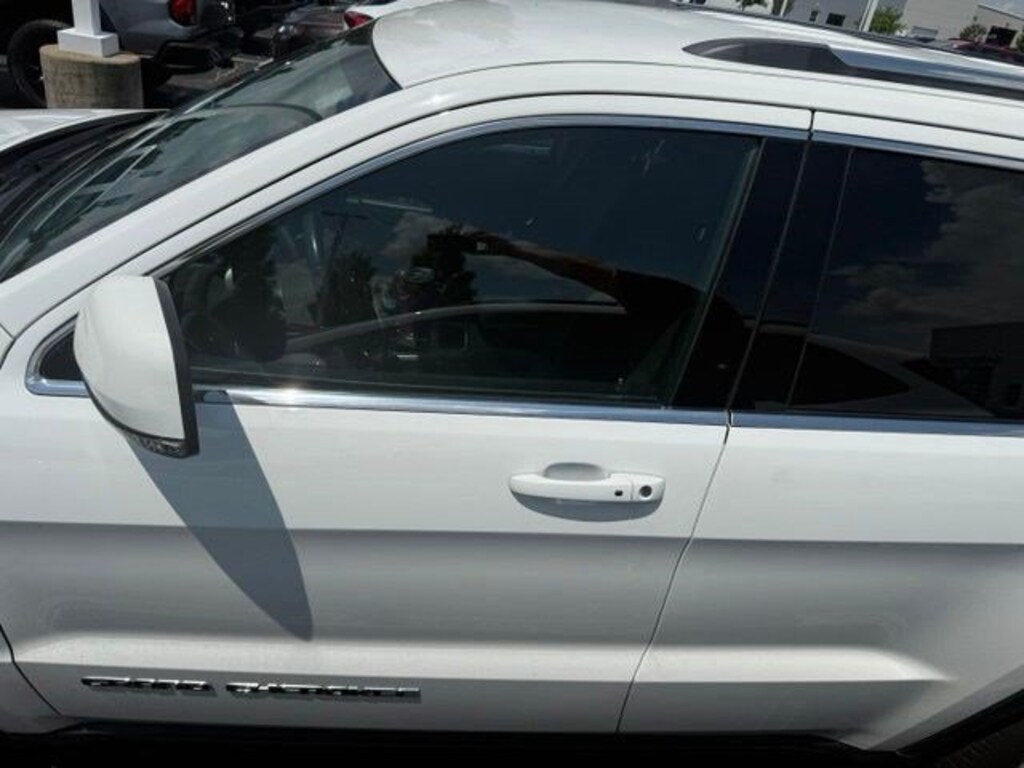 Used 2020 Jeep Grand Cherokee Laredo E 4x4 SUV
