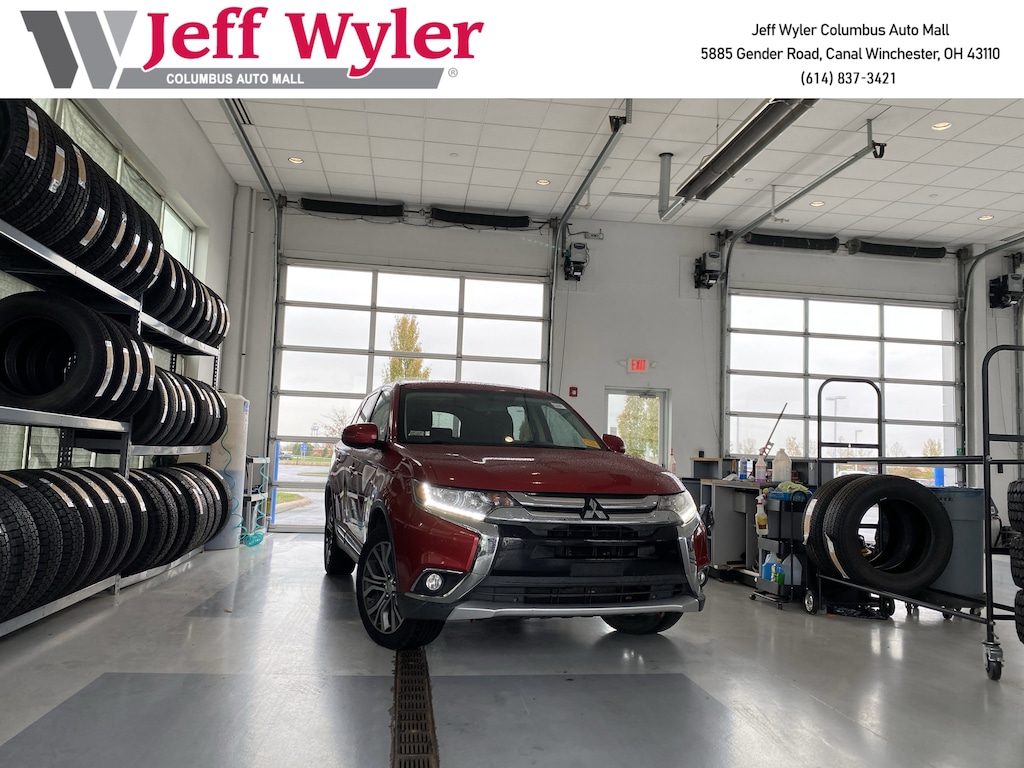 Used 2017 Mitsubishi Outlander SE S-AWC CUV