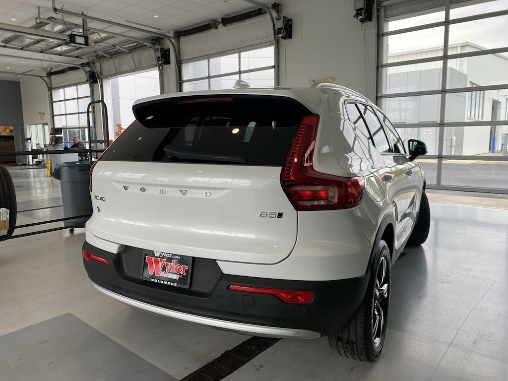 Used 2023 Volvo XC40 B5 AWD Core SUV