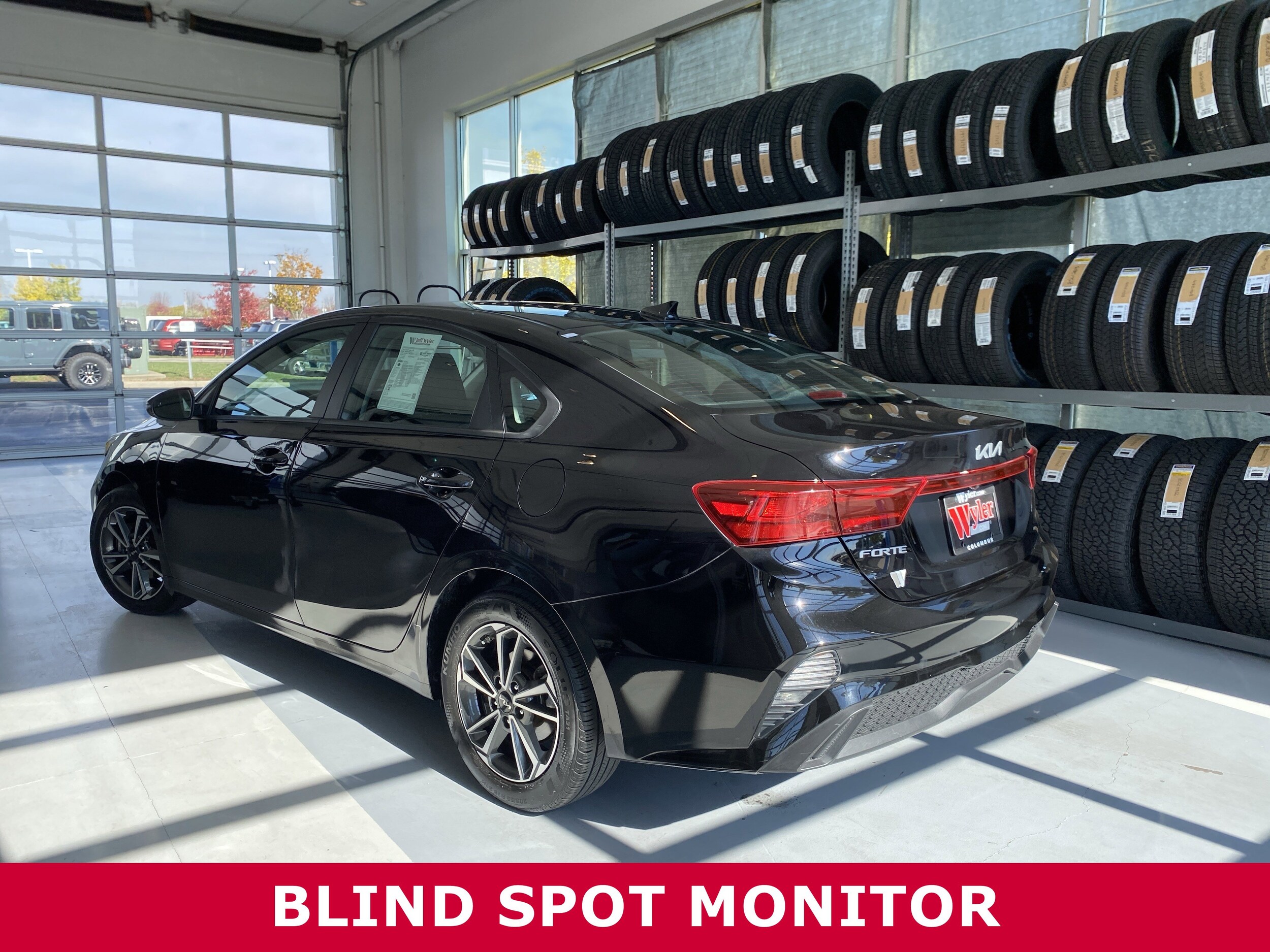 2023 Kia Forte LXS photo 2