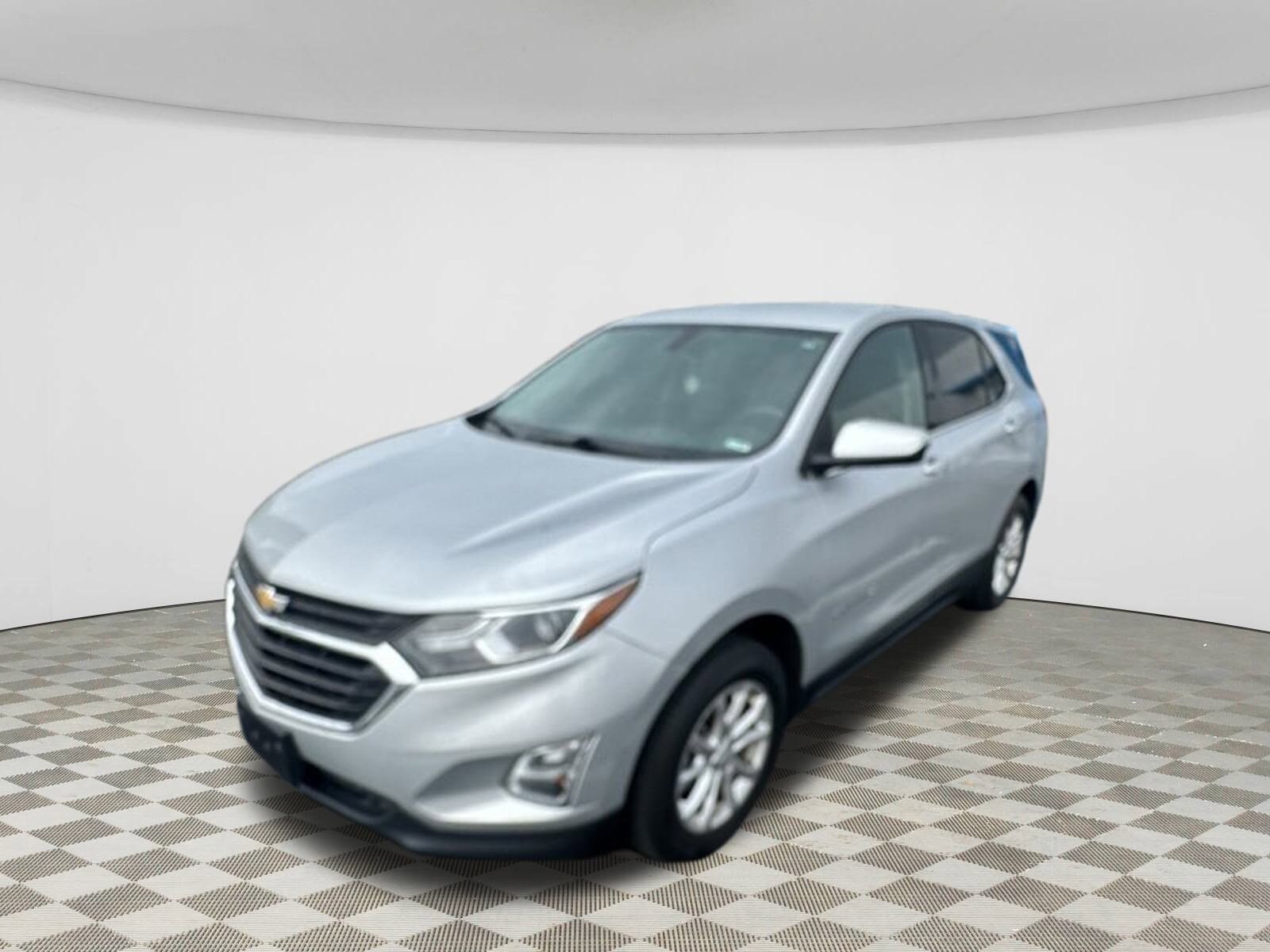 2018 Chevrolet Equinox LT photo 2