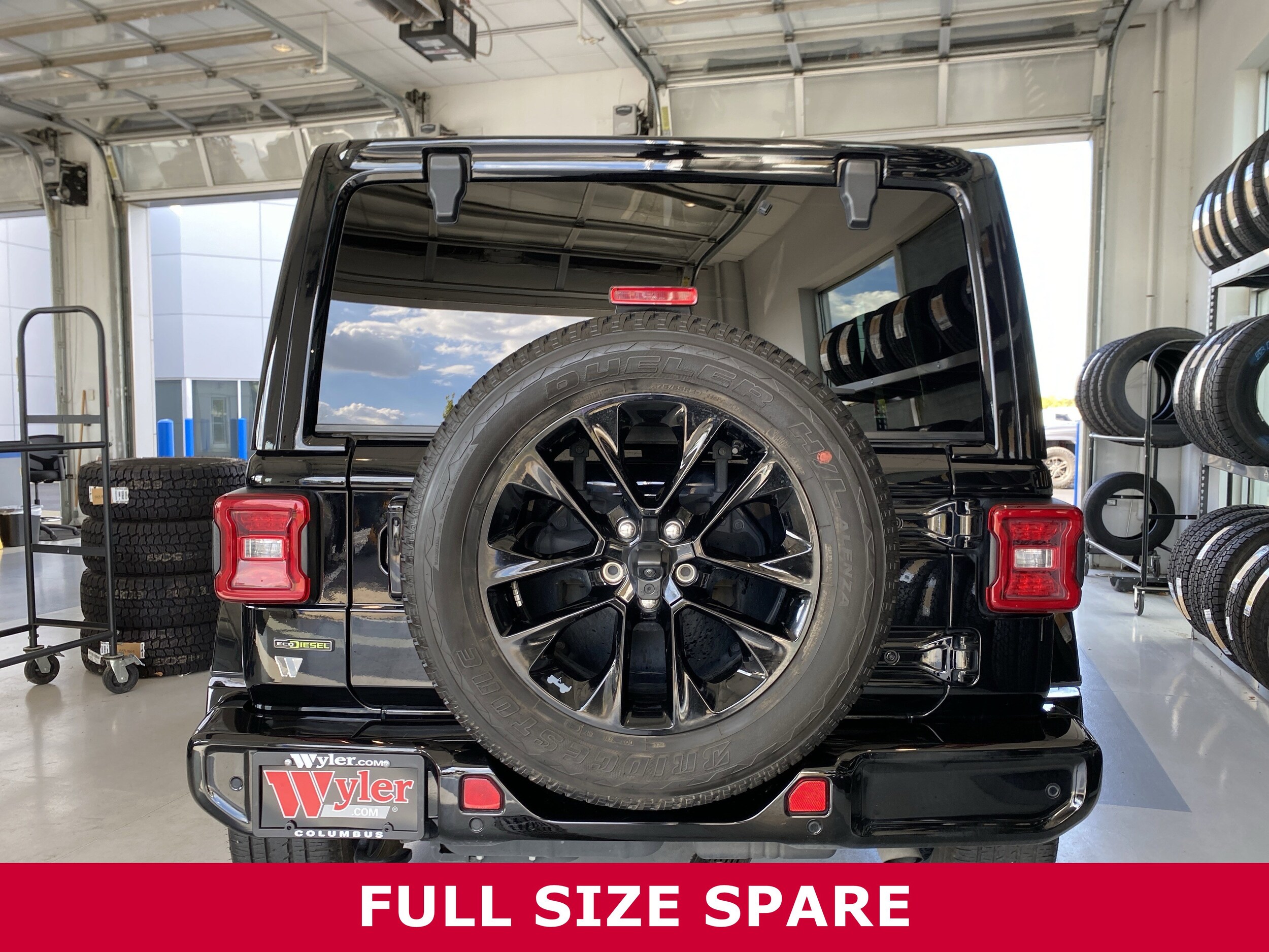 2021 Jeep Wrangler Unlimited Sahara High Altitude photo 3