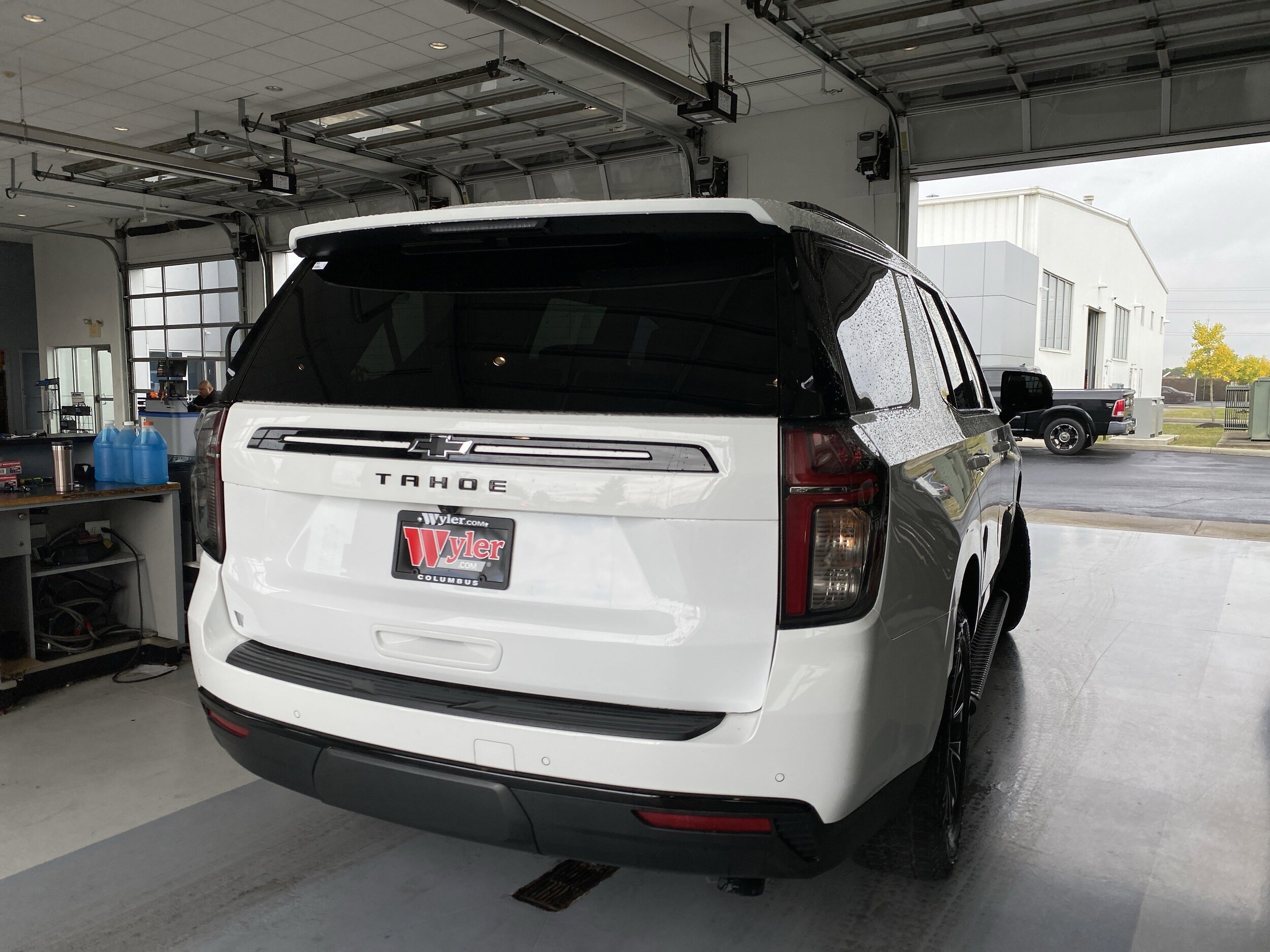 2023 Chevrolet Tahoe Z71 photo 2