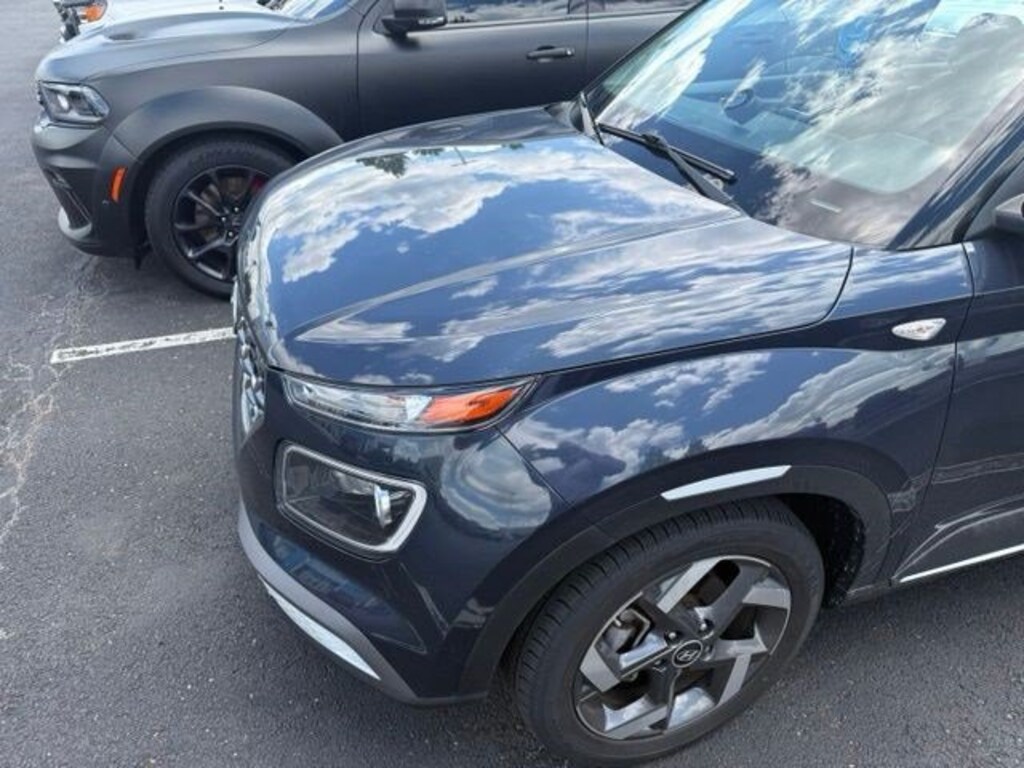 Used 2023 Hyundai Venue Limited IVT SUV