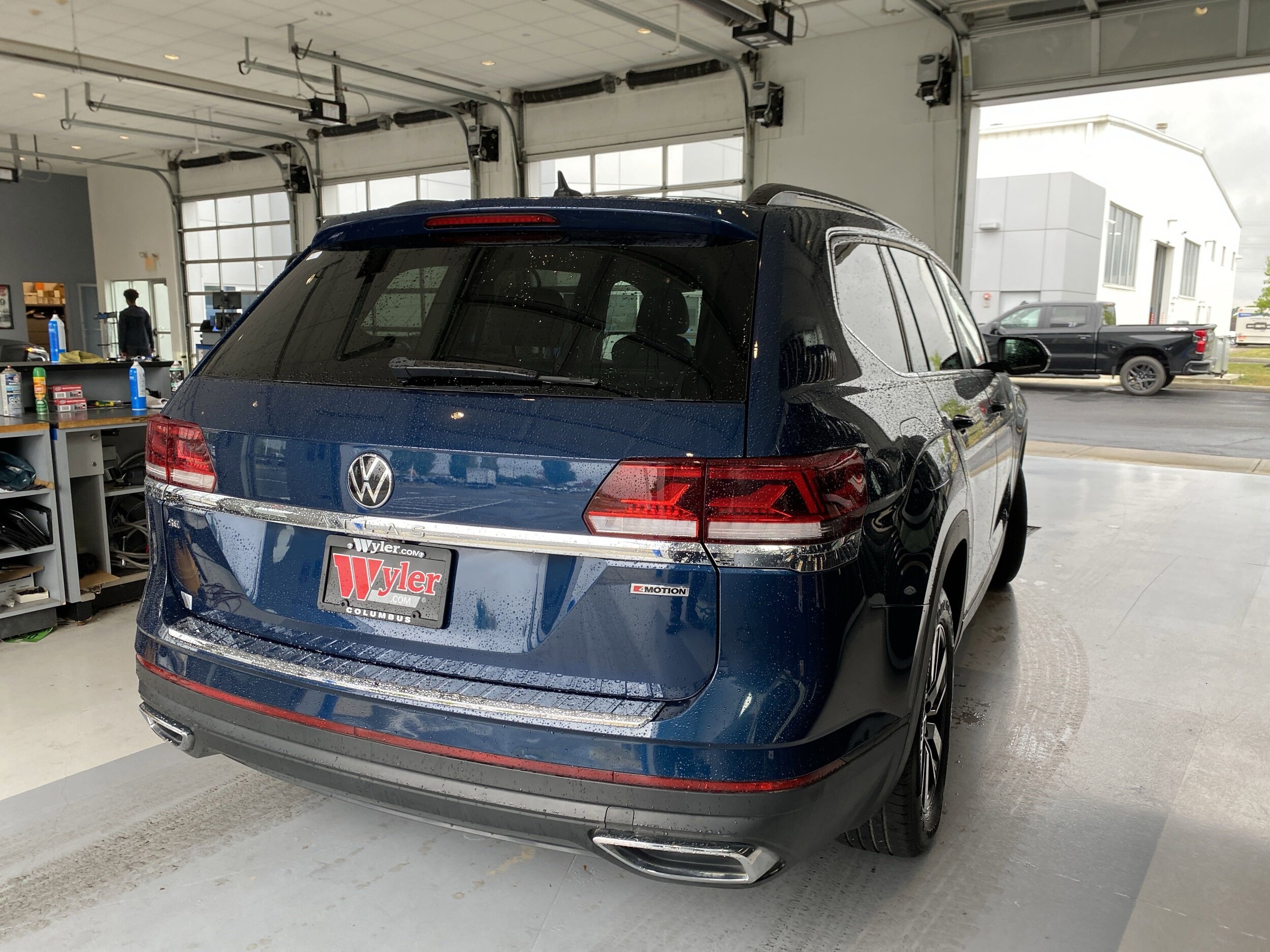 2022 Volkswagen Atlas SE photo 3
