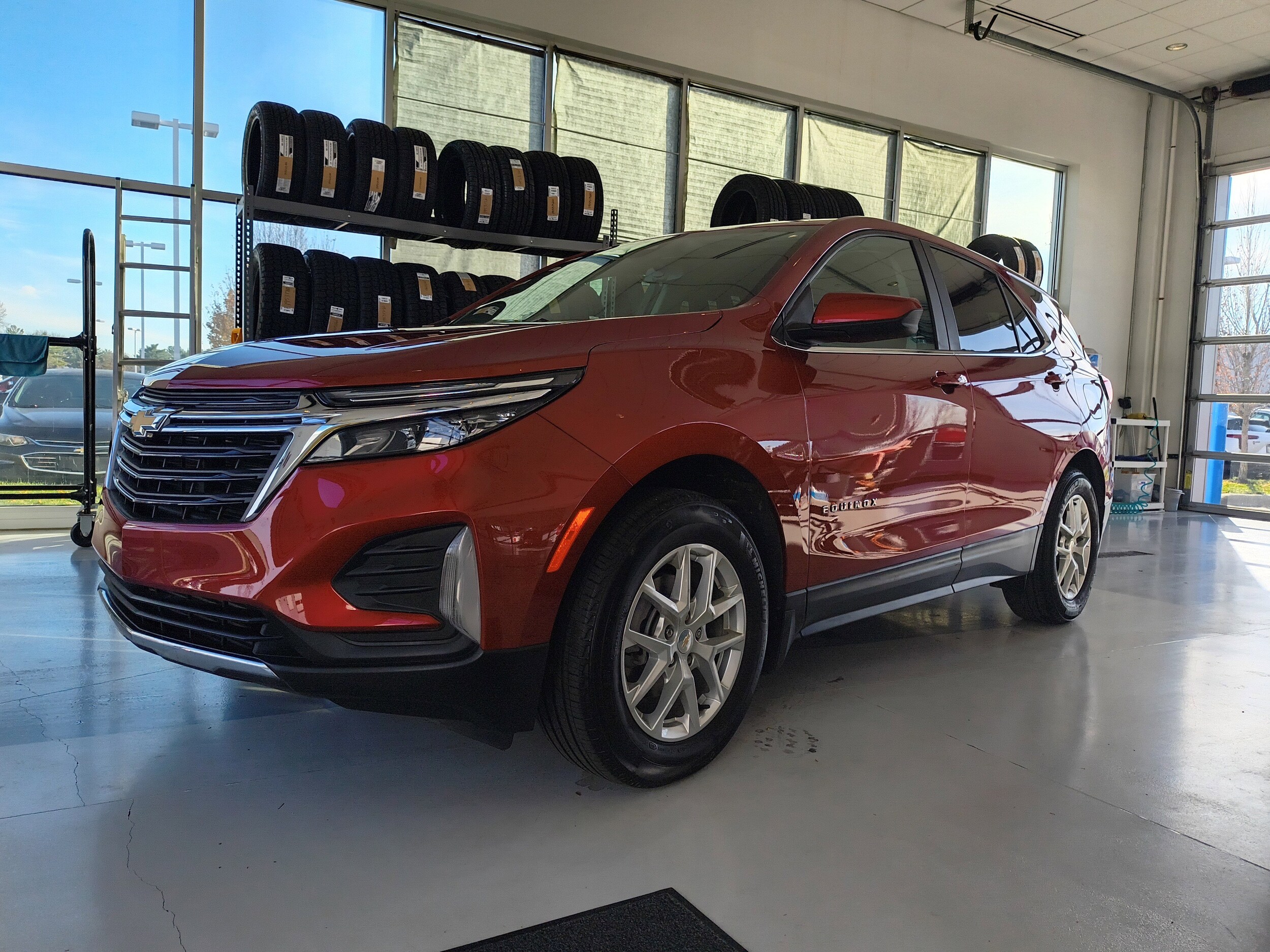 2023 Chevrolet Equinox LT photo 2