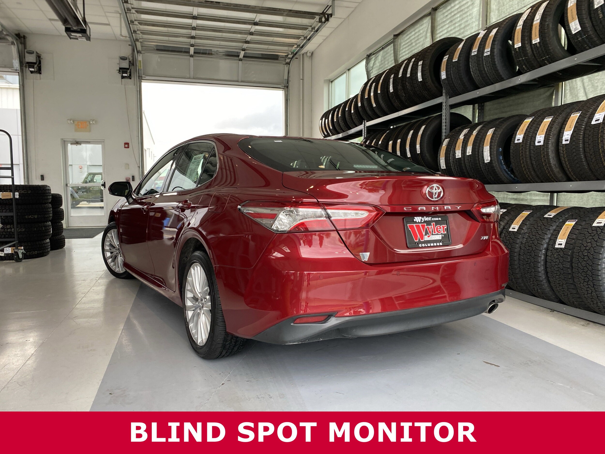 2018 Toyota Camry XLE photo 3