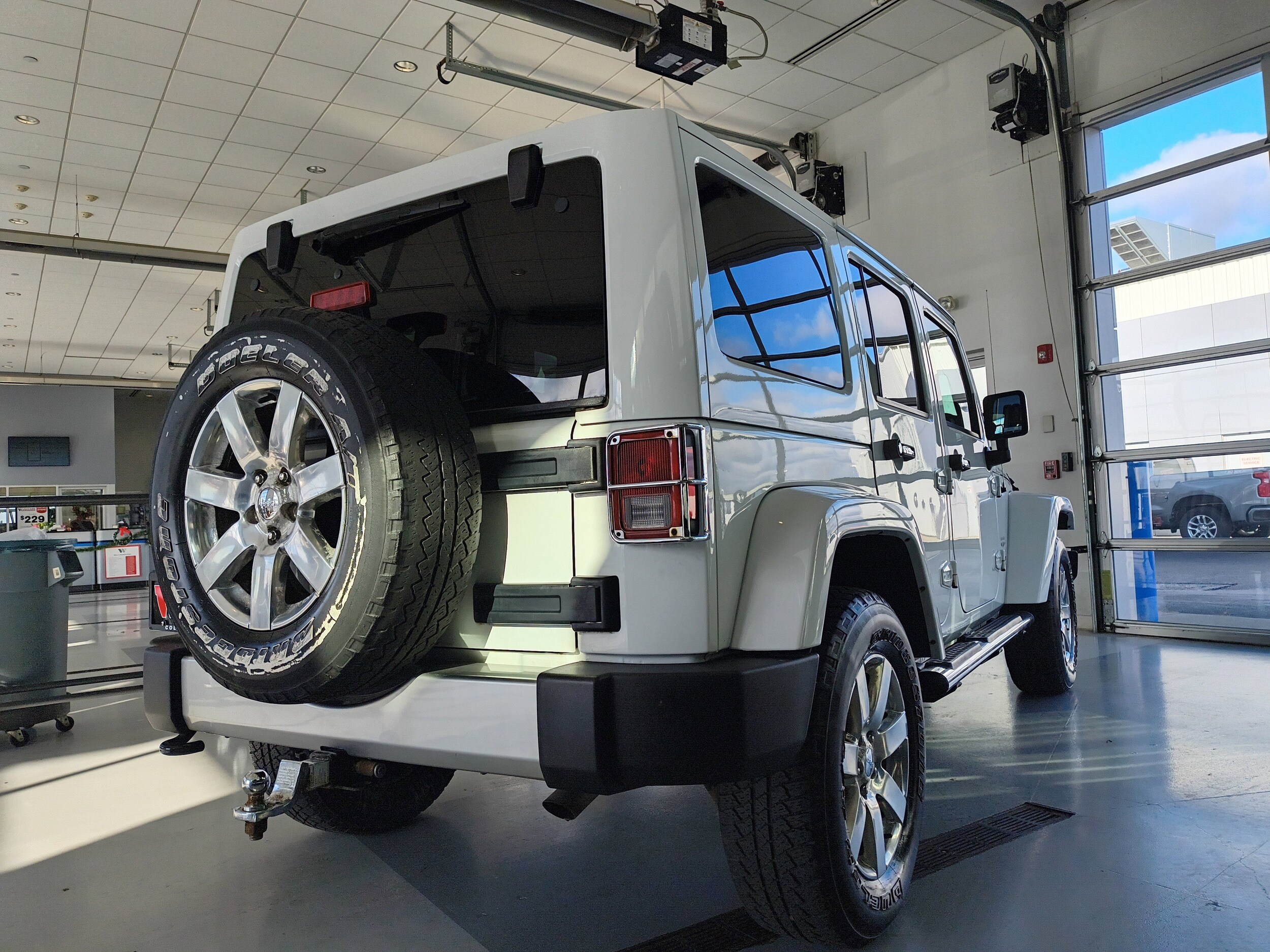 2017 Jeep Wrangler Unlimited Sahara photo 2