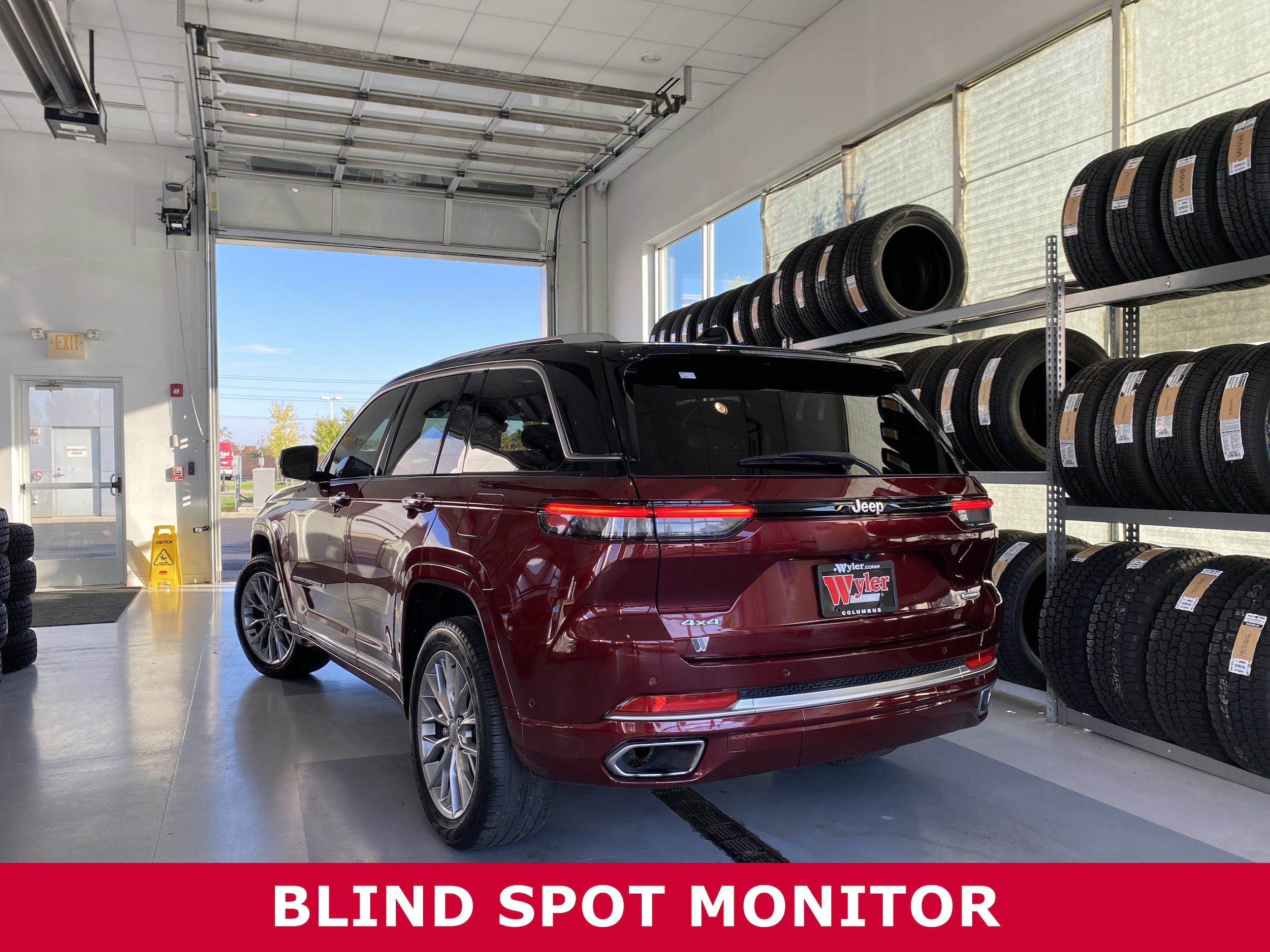 2023 Jeep Grand Cherokee Summit photo 3