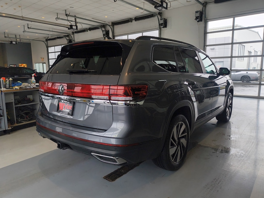 Used 2024 Volkswagen Atlas 2.0T SE w/Technology FWD SUV