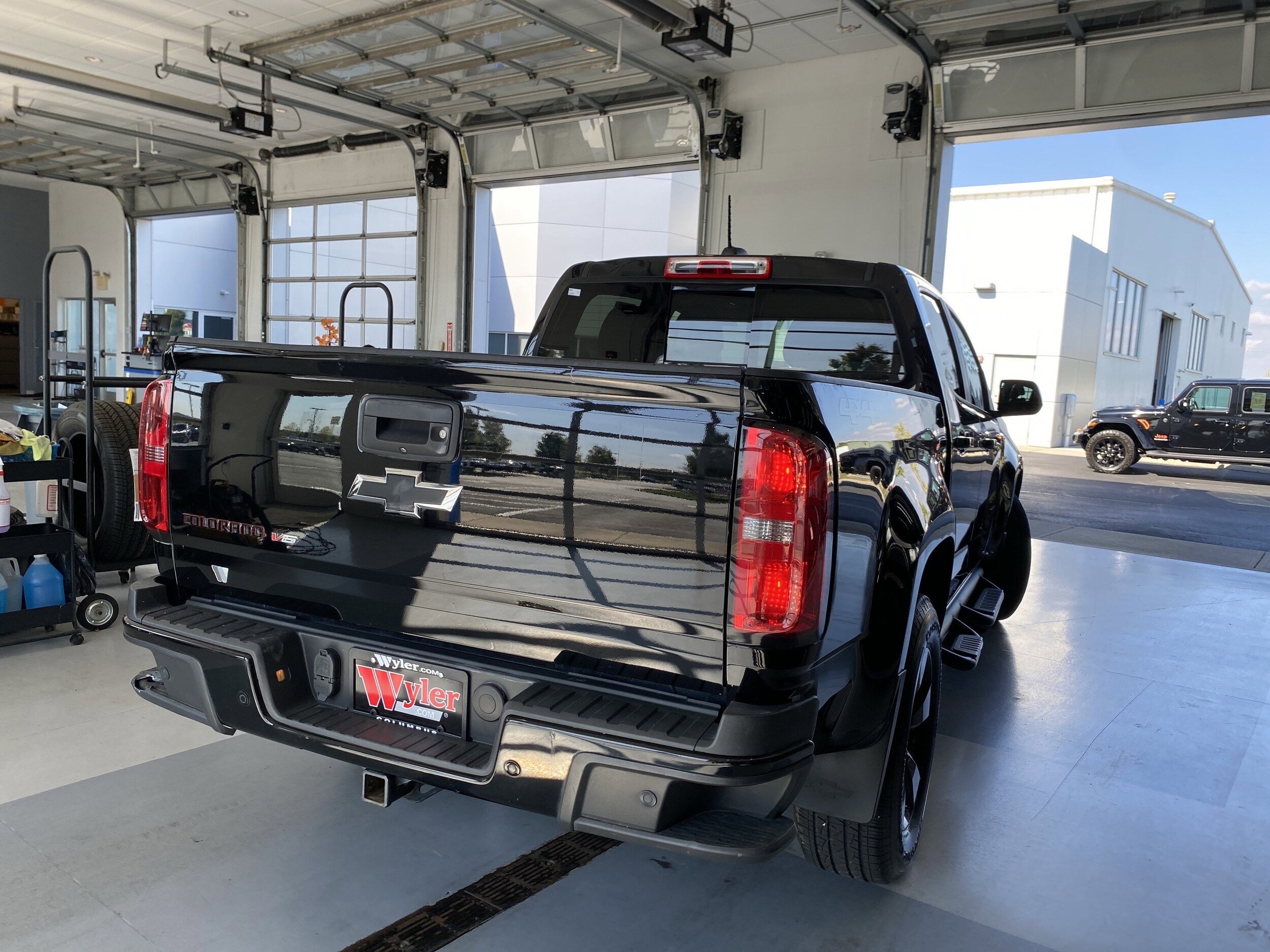 2020 Chevrolet Colorado LT photo 3