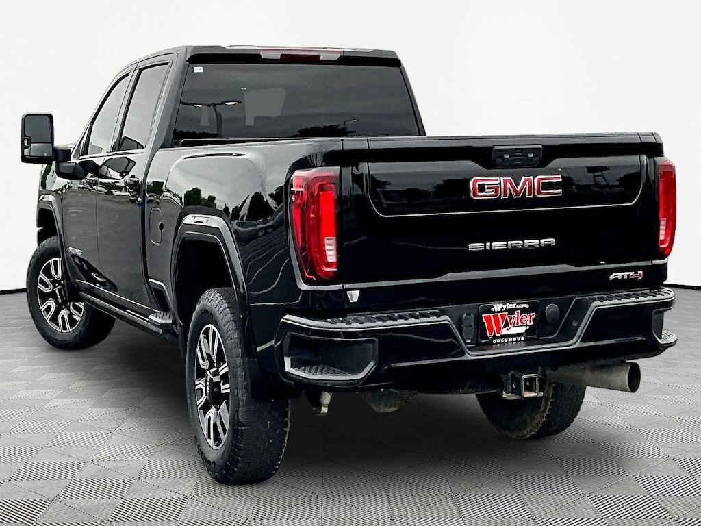 Used 2022 GMC Sierra 2500HD 4WD Crew Cab 159 AT4 Truck Crew Cab