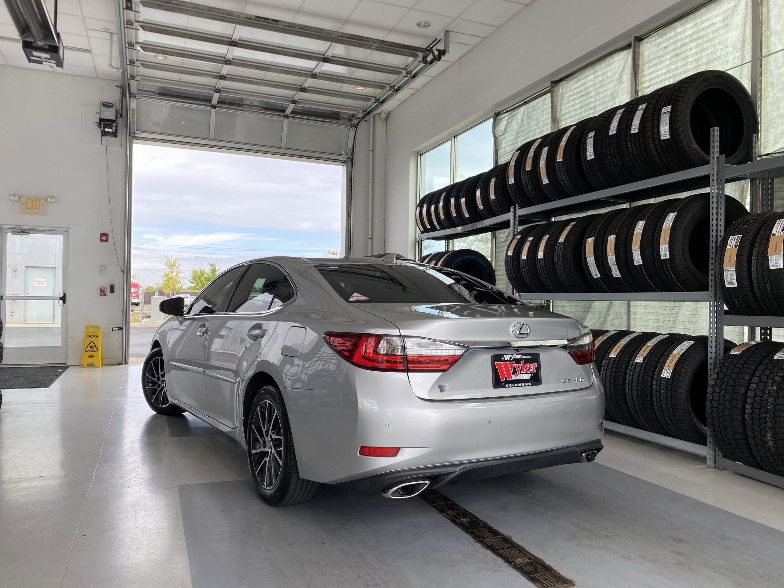 2016 Lexus ES 350 photo 2