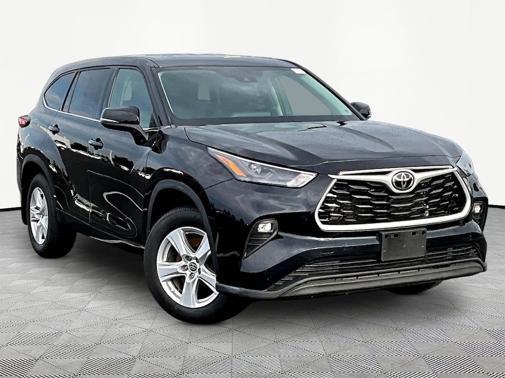 Used 2022 Toyota Highlander LE AWD SUV