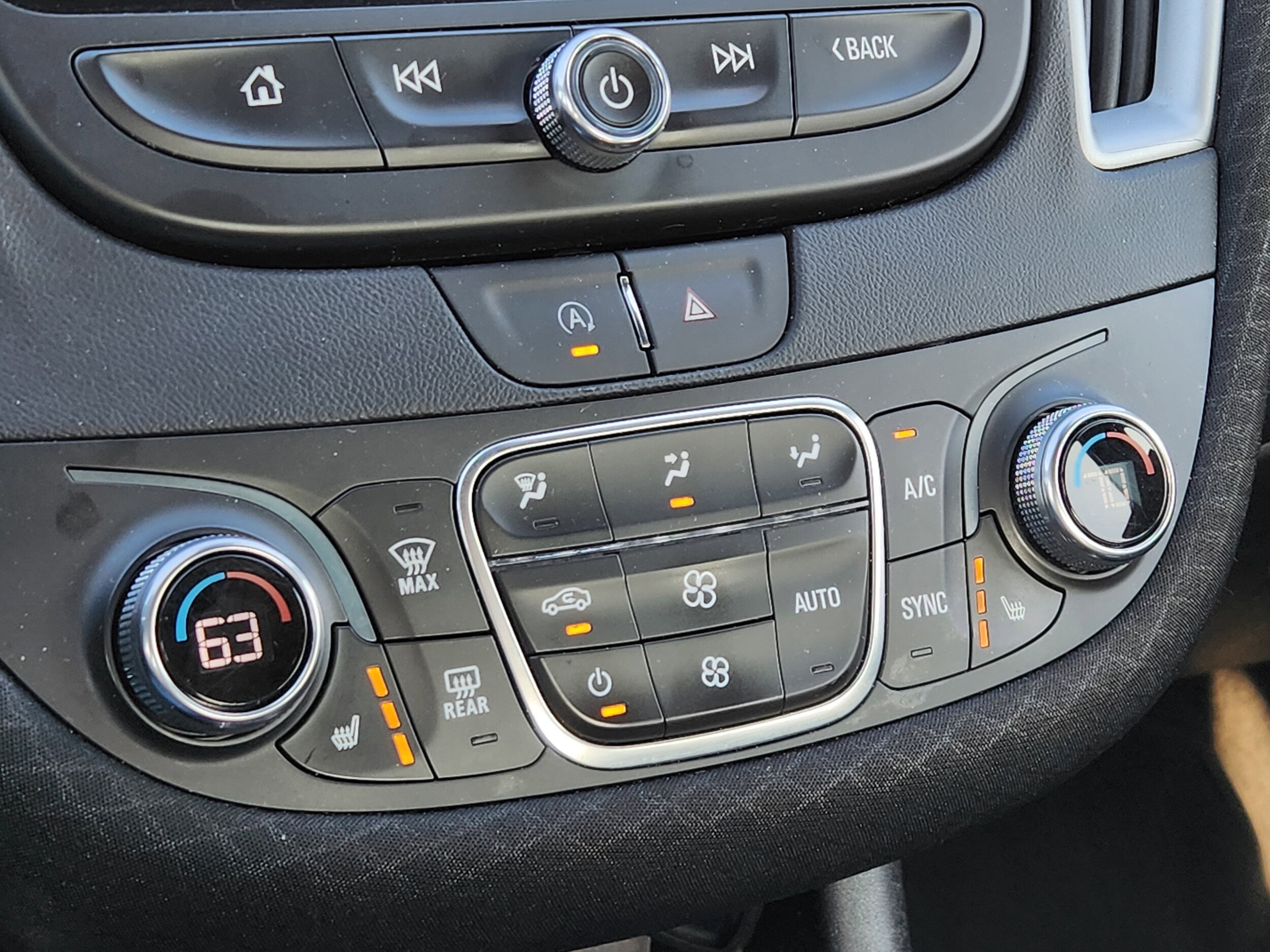 2024 Chevrolet Malibu 1LT photo 2