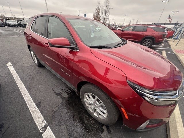 2023 Chevrolet Equinox LT photo 3