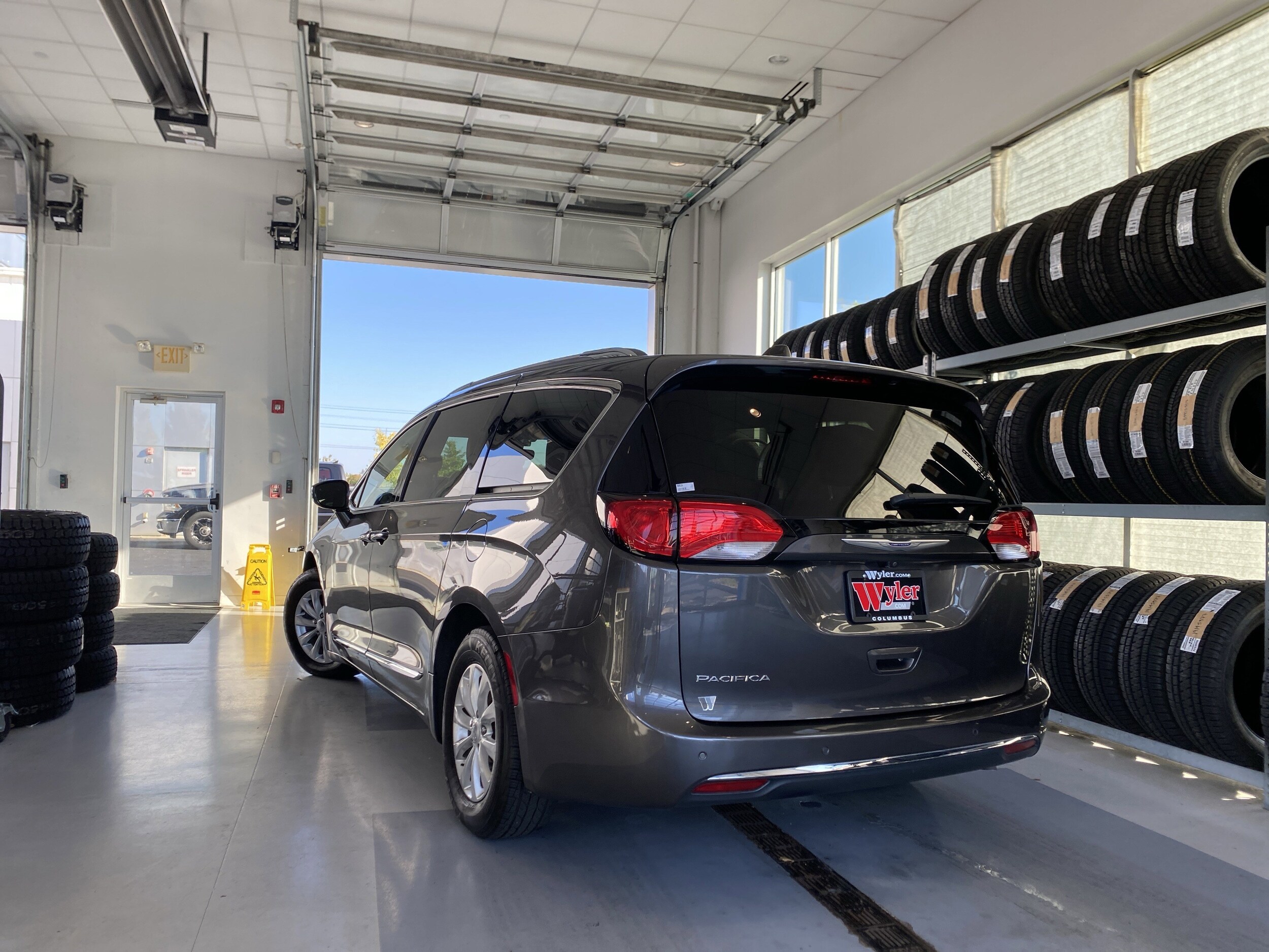 2019 Chrysler Pacifica Touring L photo 3