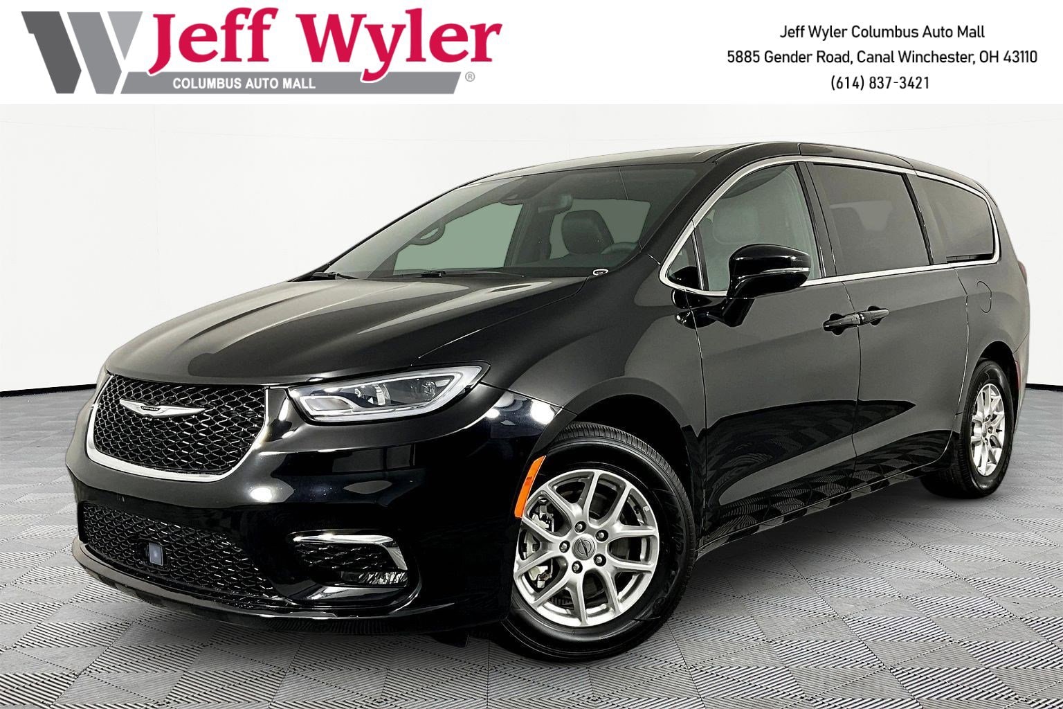 2025 Chrysler Pacifica Select's photo