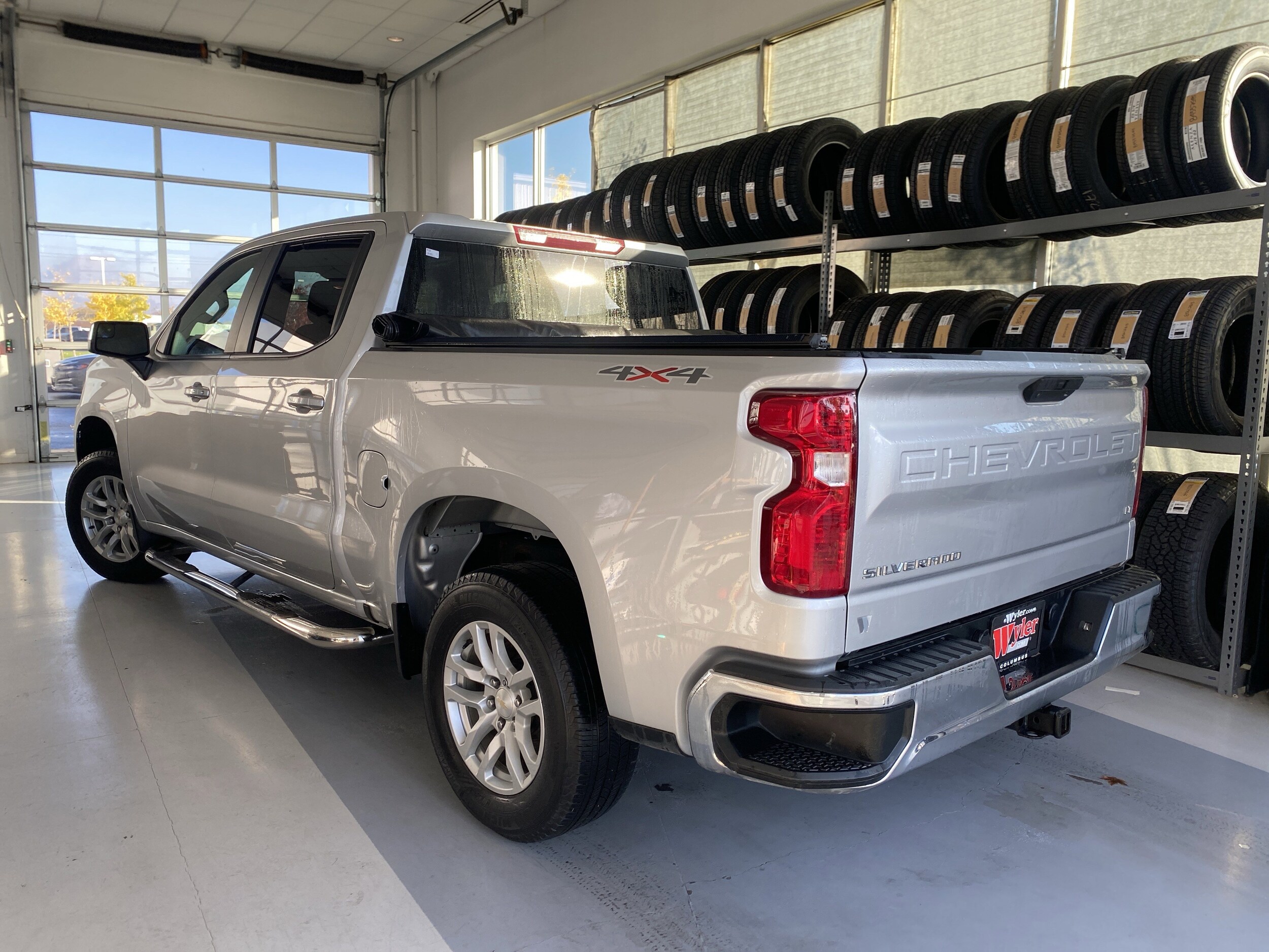 2022 Chevrolet Silverado 1500 LT photo 3