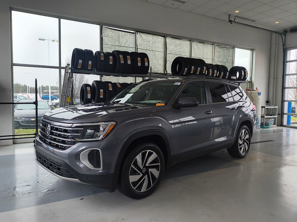 Used 2024 Volkswagen Atlas 2.0T SE w/Technology FWD SUV