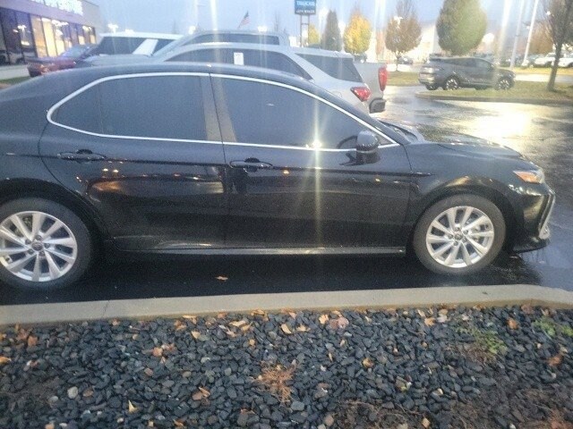 2023 Toyota Camry LE photo 3