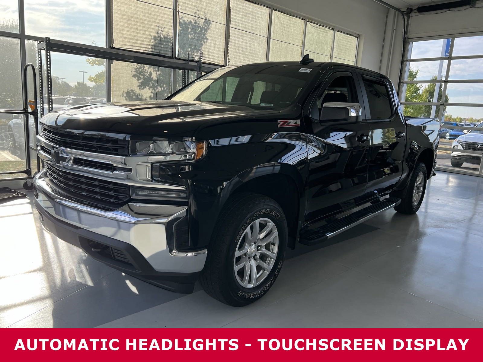 Used 2021 Chevrolet Silverado 1500 LT with VIN 1GCUYDED9MZ412173 for sale in Canal Winchester, OH