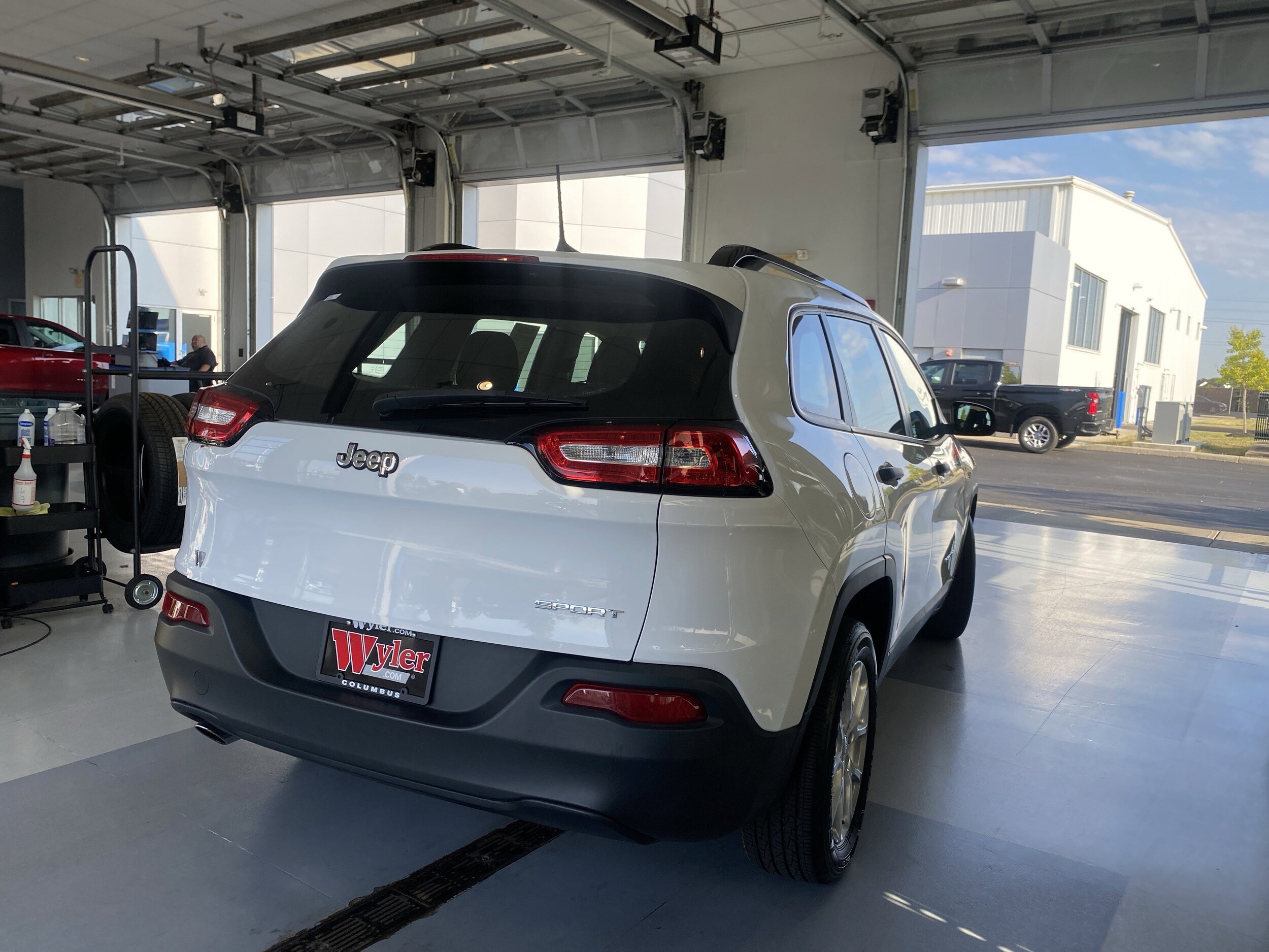 2016 Jeep Cherokee Sport photo 3