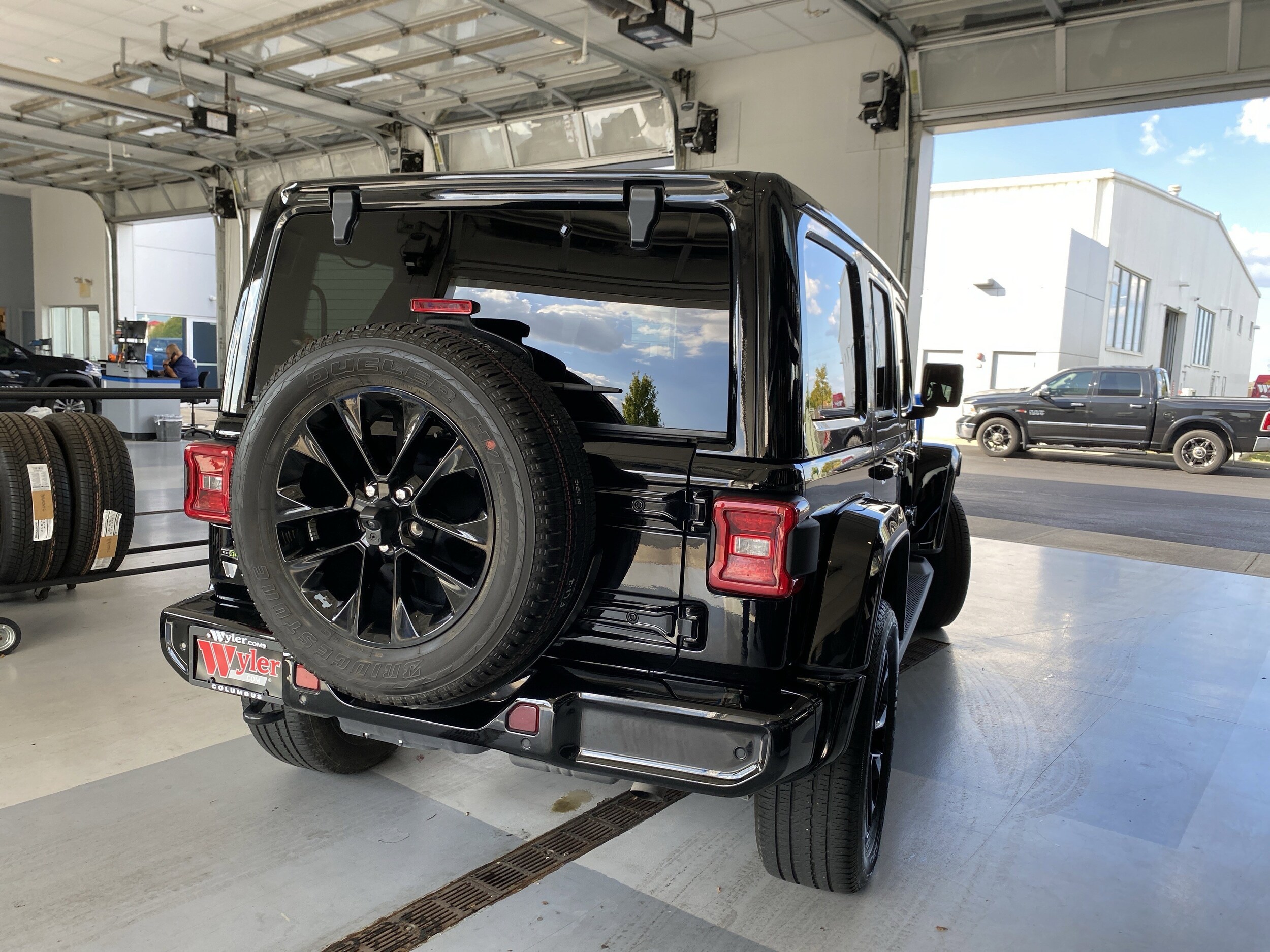 2021 Jeep Wrangler Unlimited Sahara High Altitude photo 2