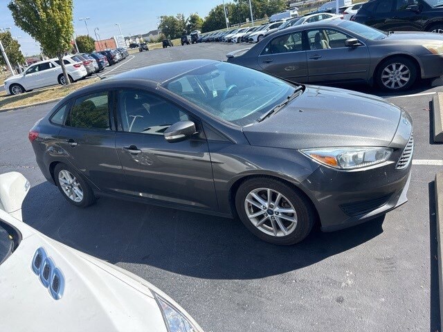 2015 Ford Focus SE photo 2
