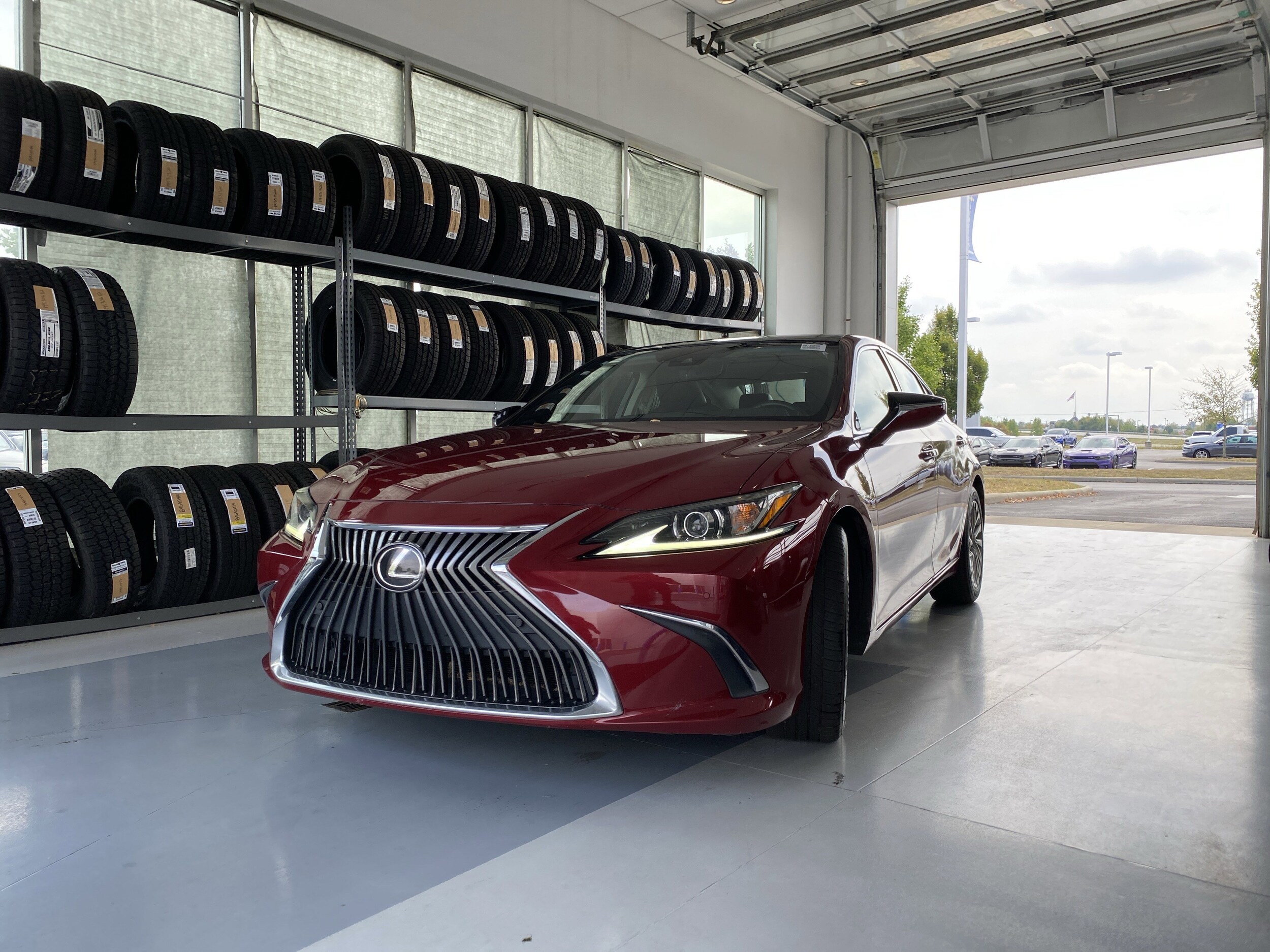2019 Lexus ES 350 Luxury photo 2