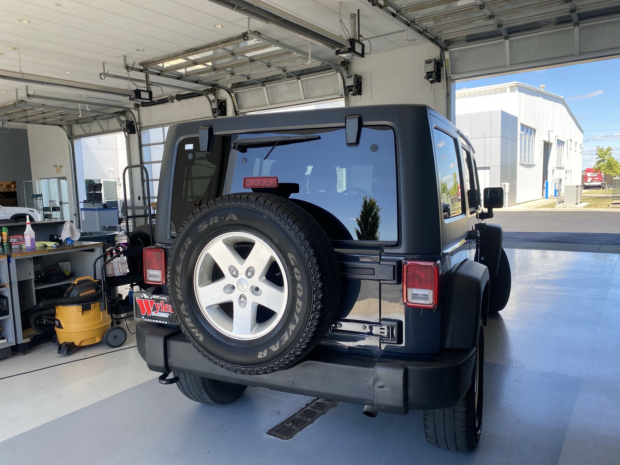 2017 Jeep Wrangler Unlimited Sport photo 4