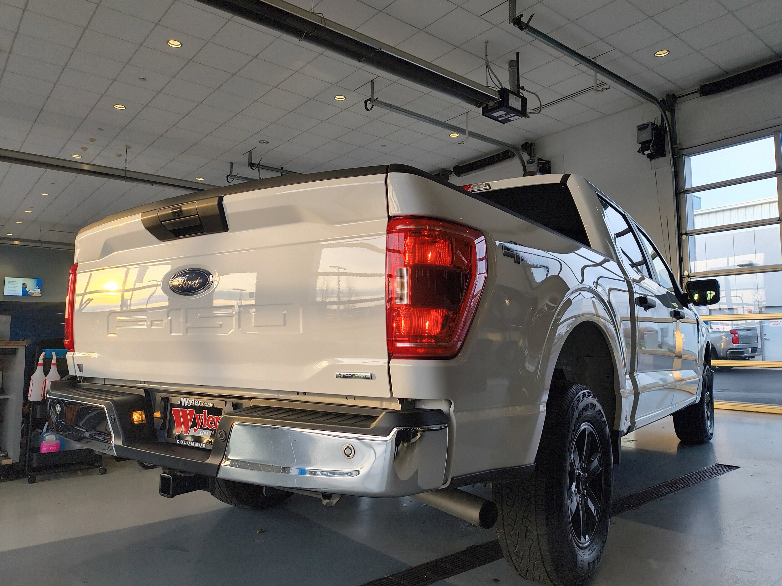 2023 Ford F-150 XL photo 2