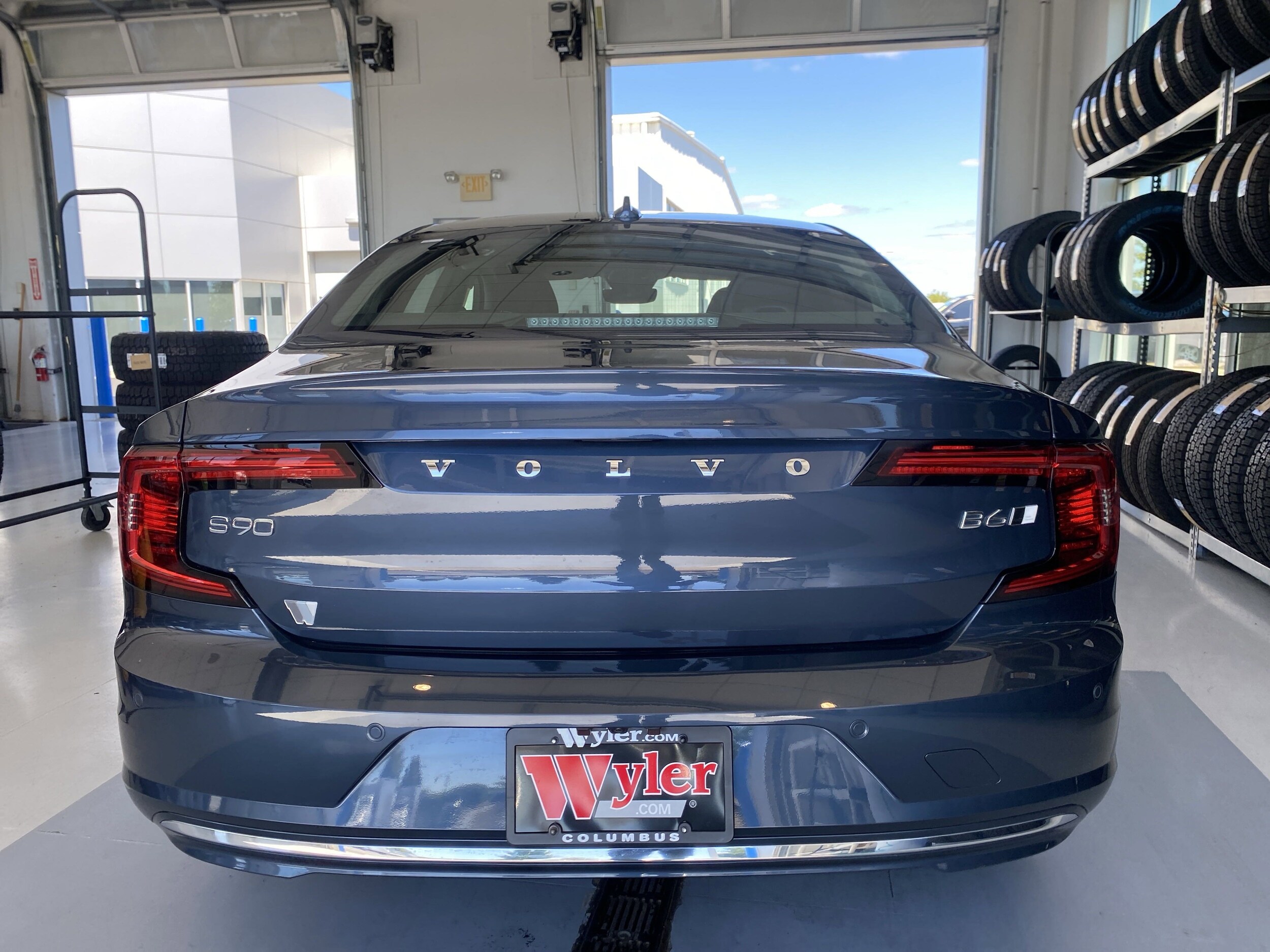 2023 Volvo S90 Ultimate photo 4
