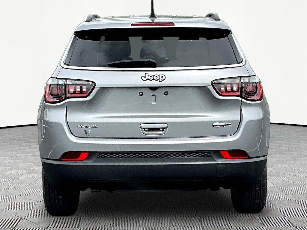 Used 2023 Jeep Compass Latitude Lux 4x4 SUV