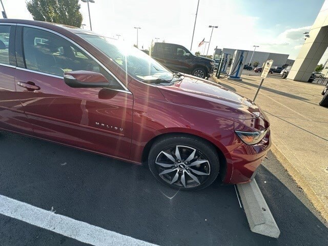 2017 Chevrolet Malibu 1LT photo 4