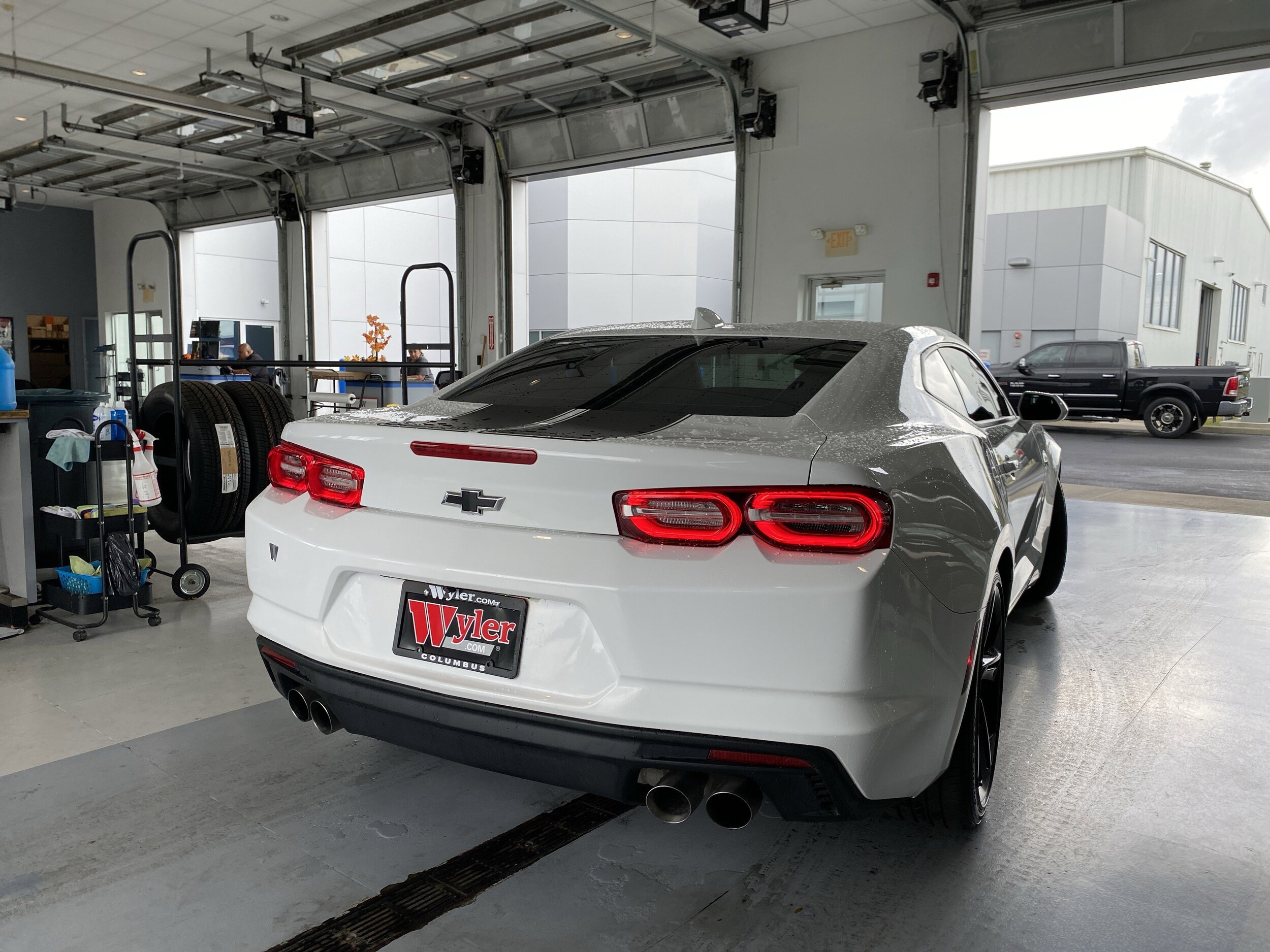2021 Chevrolet Camaro LT1 photo 3