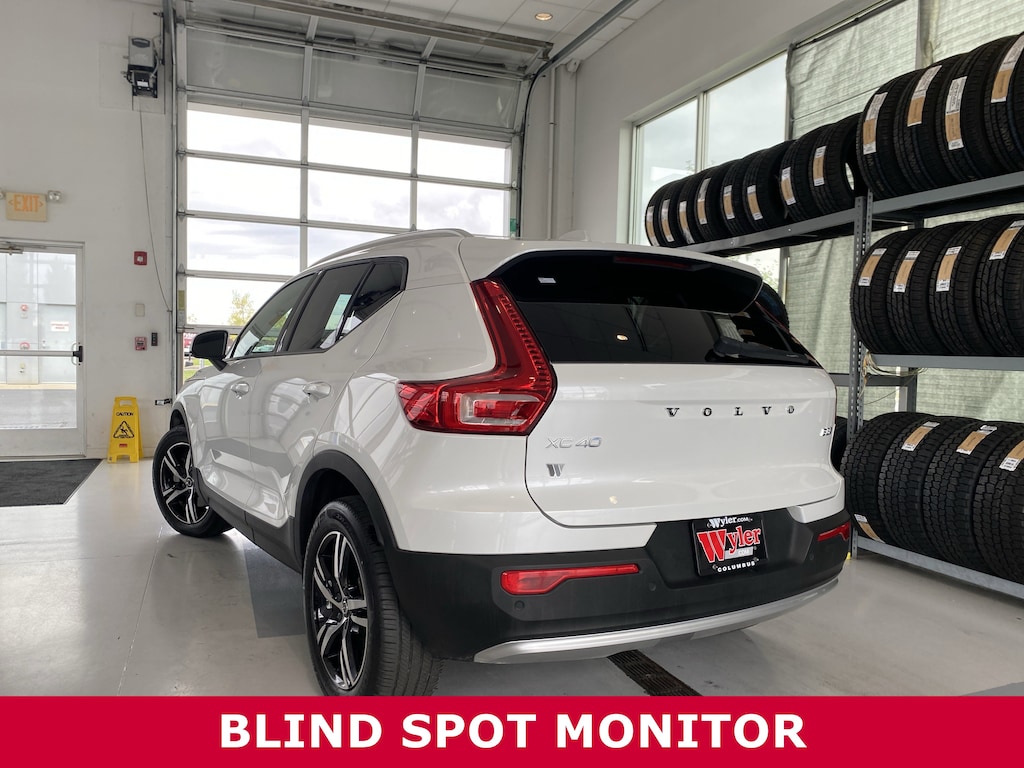 Used 2023 Volvo XC40 B5 AWD Core SUV