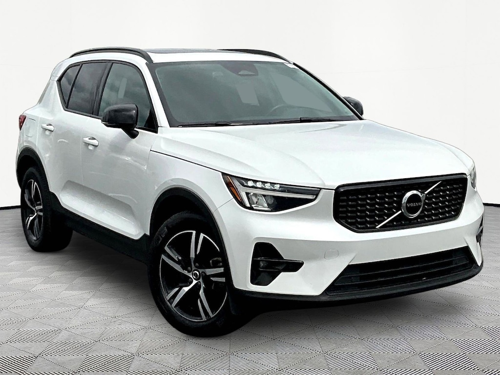Used 2023 Volvo XC40 B5 AWD Plus Dark Theme SUV